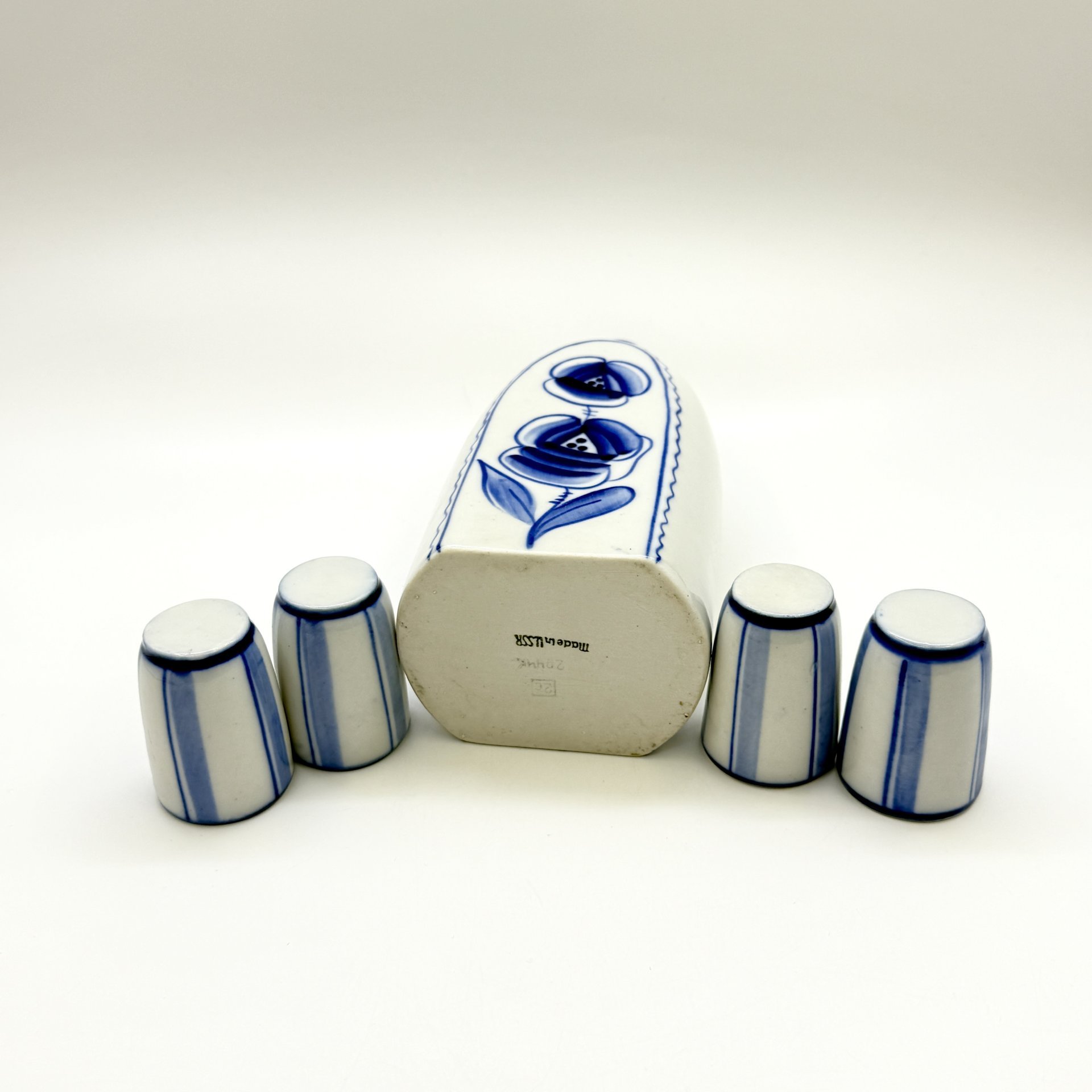 Набор из штофа и 4-х рюмок, Гжель, фарфор, роспись, СССР, 1970-1990 гг.