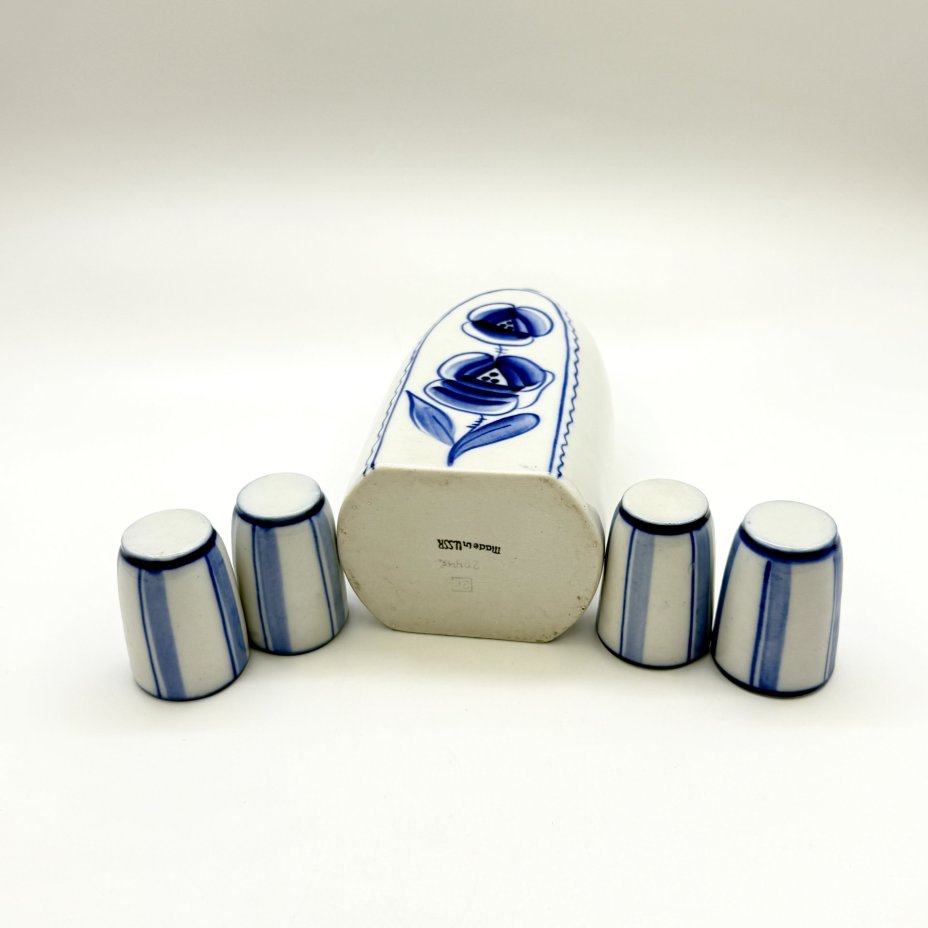 Набор из штофа и 4-х рюмок, Гжель, фарфор, роспись, СССР, 1970-1990 гг.