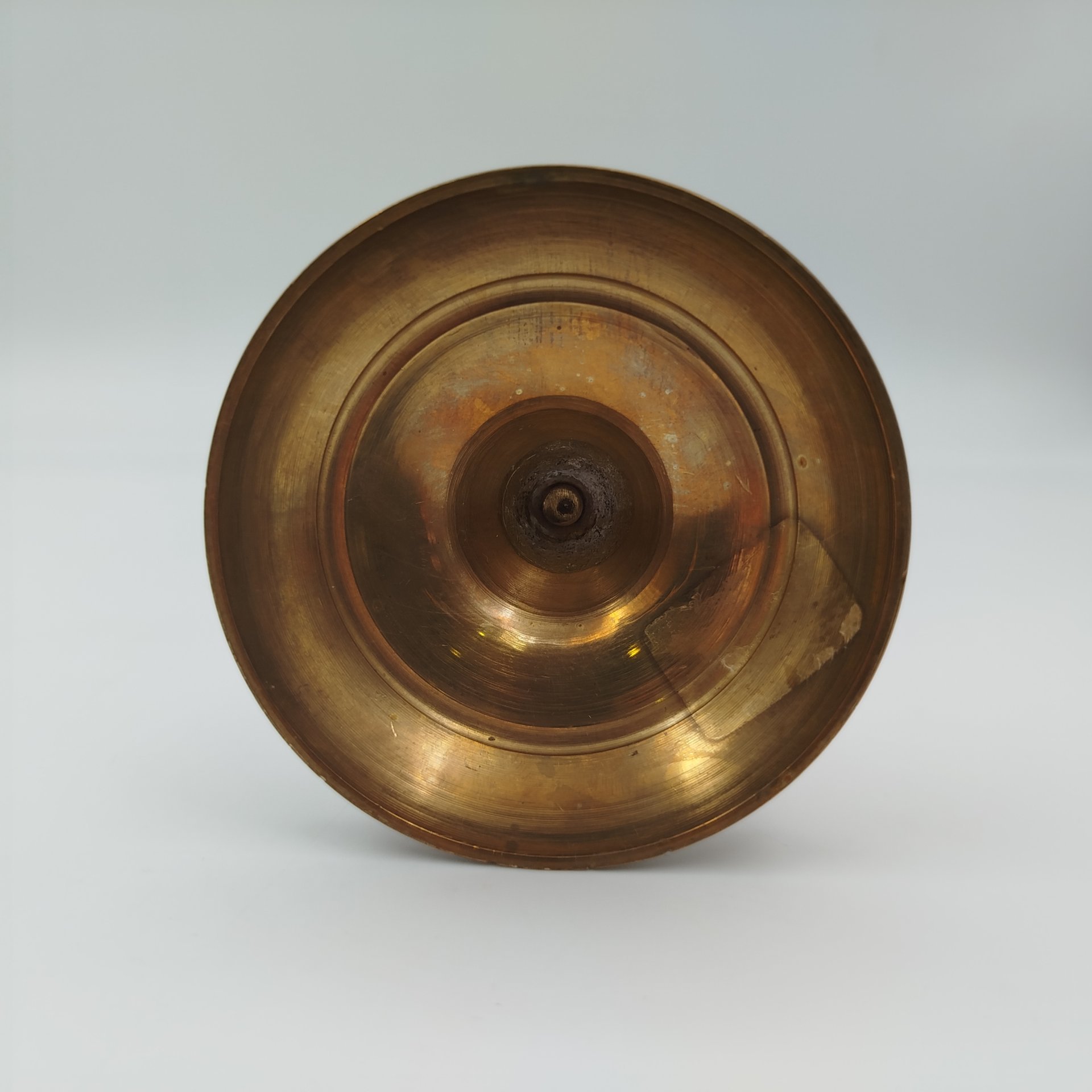 Подсвечник на тонкой ножке с растительным декором, латунь, Индия, 1970-1990 гг.