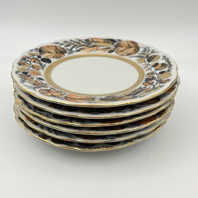 Набор десертных тарелок из сервиза "Золотая осень", автор формы С.Е. Яковлева, автор росписи Н.П. Славина, фарфор, деколь с подрисовкой, люстр, золочение, Ленинградский фарфоровый завод (ЛФЗ), СССР, 1970-1986 гг.