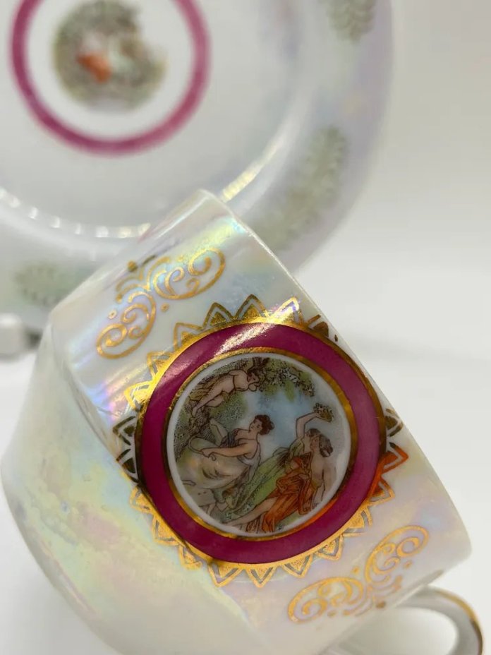 Набор из чашки и десертной тарелки с изображением античной сценки, фарфор, люстр, золочение, деколь, Graf Von Henneberg Porzellan, 1777 Jlmenau, Германия, 1950-1980 гг.