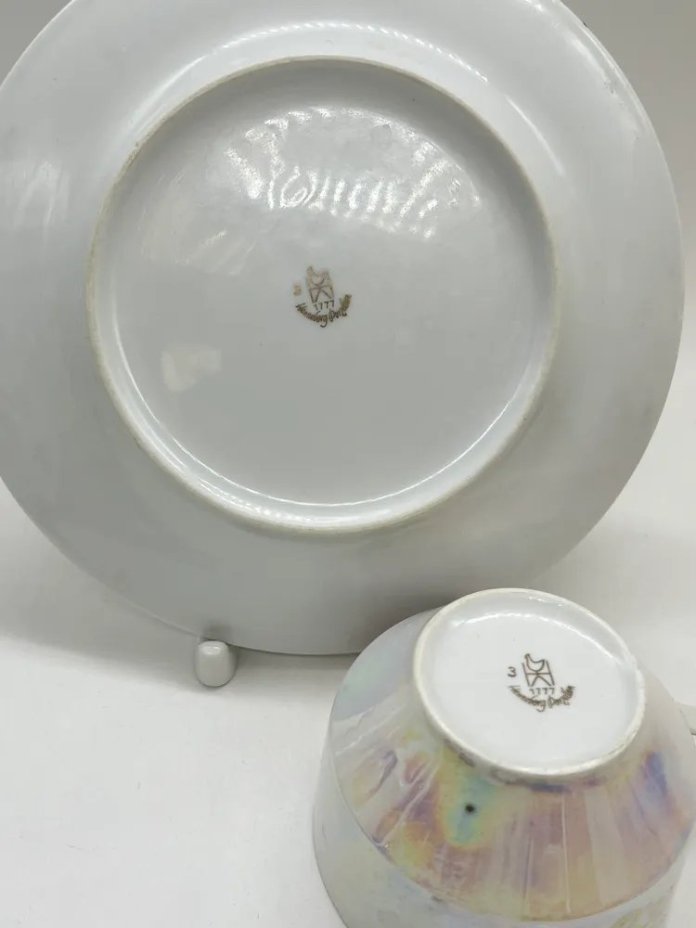 Набор из чашки и десертной тарелки с изображением античной сценки, фарфор, люстр, золочение, деколь, Graf Von Henneberg Porzellan, 1777 Jlmenau, Германия, 1950-1980 гг.