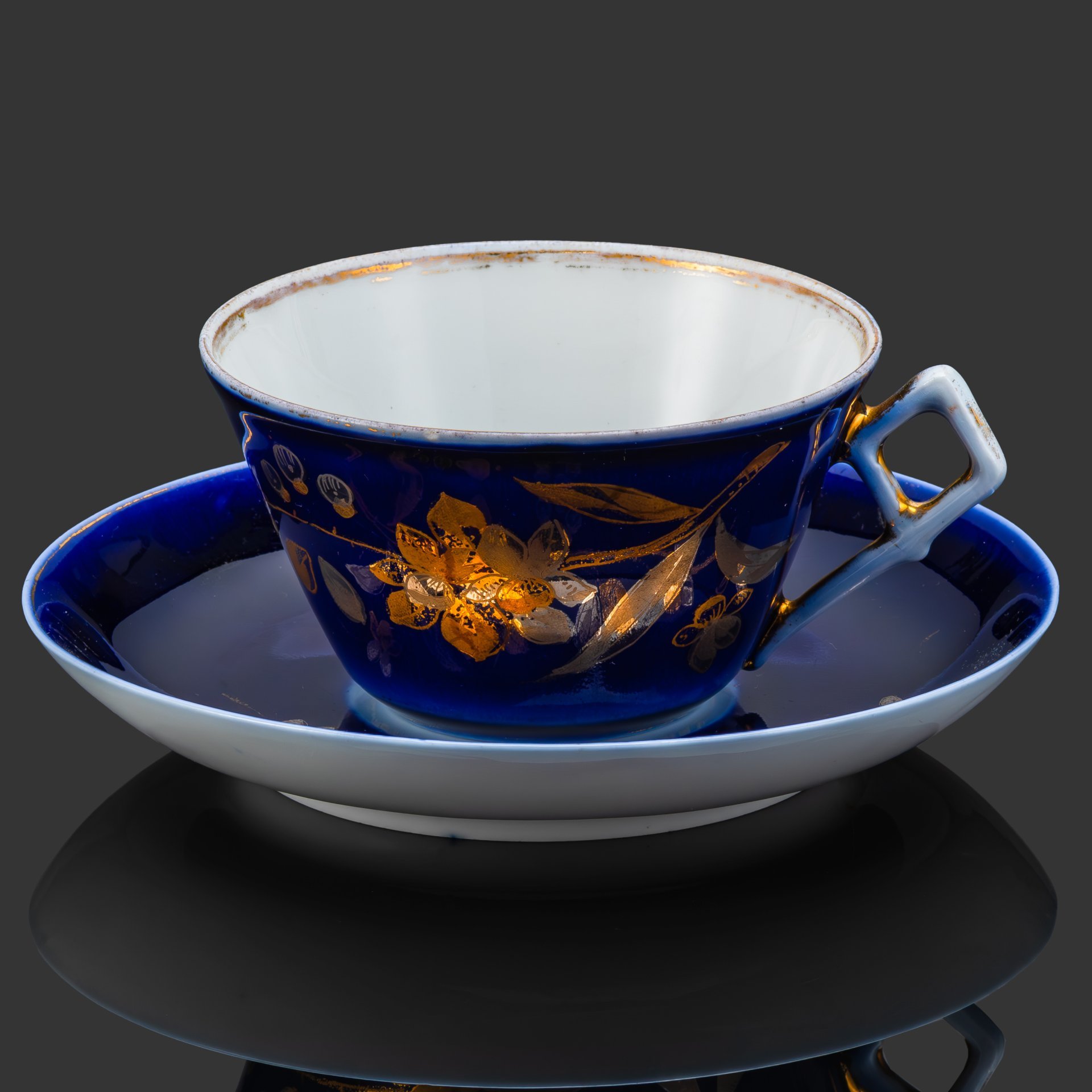 Чайная пара с цветочным декором, фарфор, крытье кобальтом, золочение, серебрение, Товарищество М.С. Кузнецова, Российская империя, 1891-1917 гг.