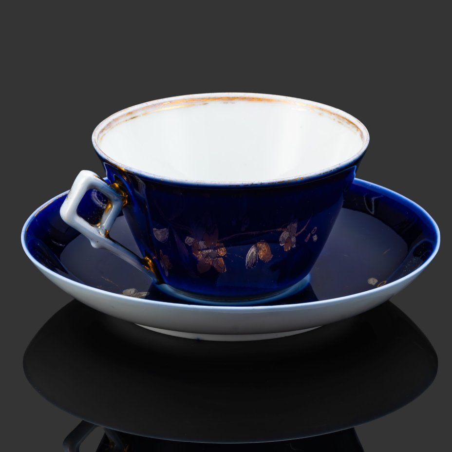 Чайная пара с цветочным декором, фарфор, крытье кобальтом, золочение, серебрение, Товарищество М.С. Кузнецова, Российская империя, 1891-1917 гг.