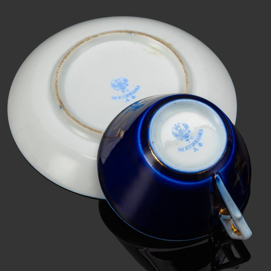 Чайная пара с цветочным декором, фарфор, крытье кобальтом, золочение, серебрение, Товарищество М.С. Кузнецова, Российская империя, 1891-1917 гг.