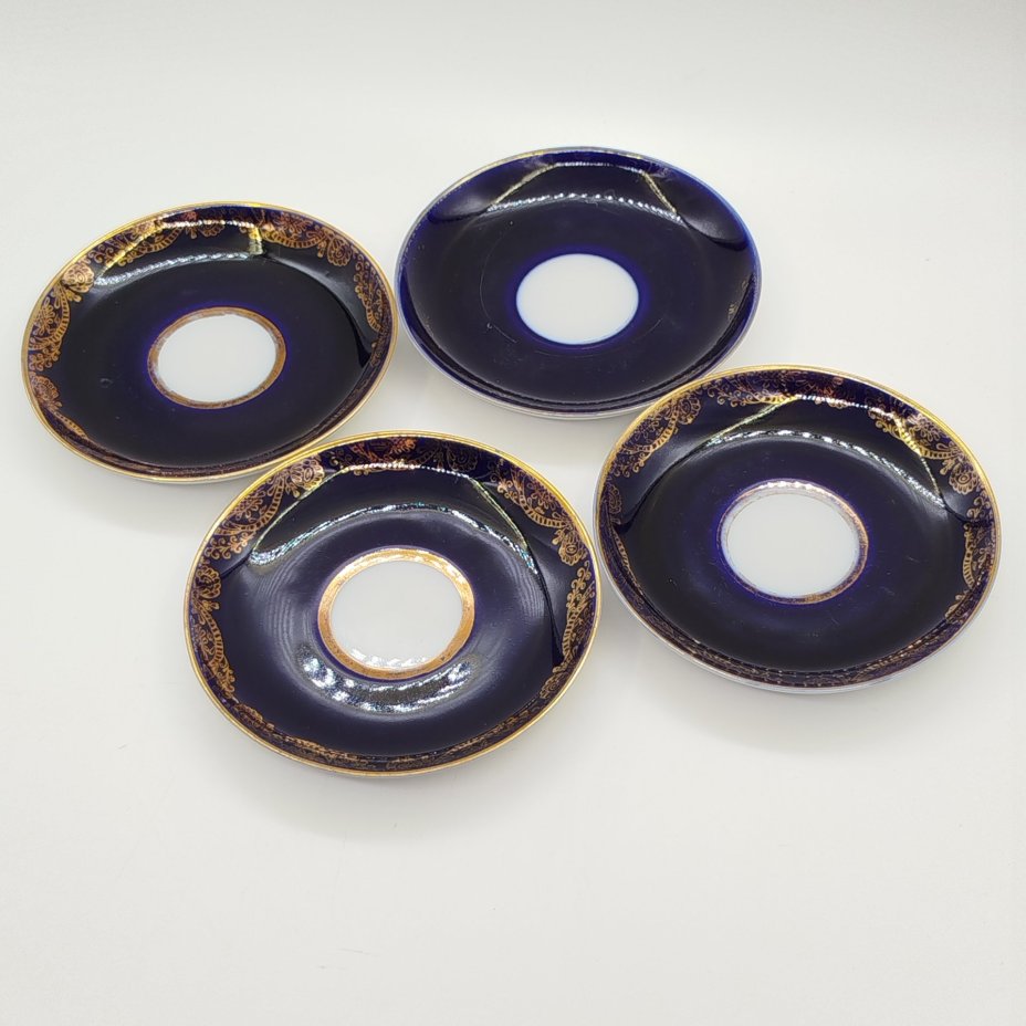Набор из 4-х блюдец орнаментированных по борту, фарфор, крытье кобальтом, золочение, Ленинградский фарфоровый завод (ЛФЗ), СССР, 1970-1991 гг.