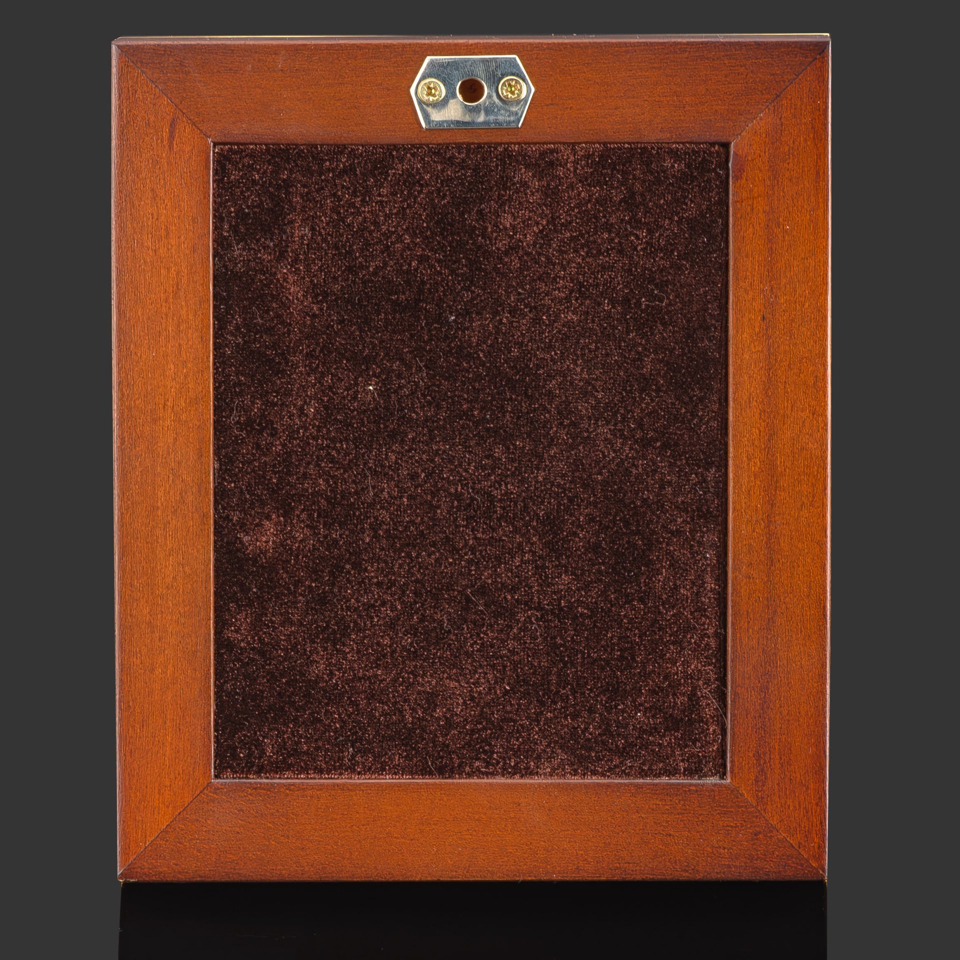 Икона "Святая Матрона Московская", латунь, золочение, никелирование, серебрение, чернение; левкас, темпера, латунь, зеленый кварц; в подарочном футляре из дерева с шелковым ложементом, Российская Федерация, 2024 г.