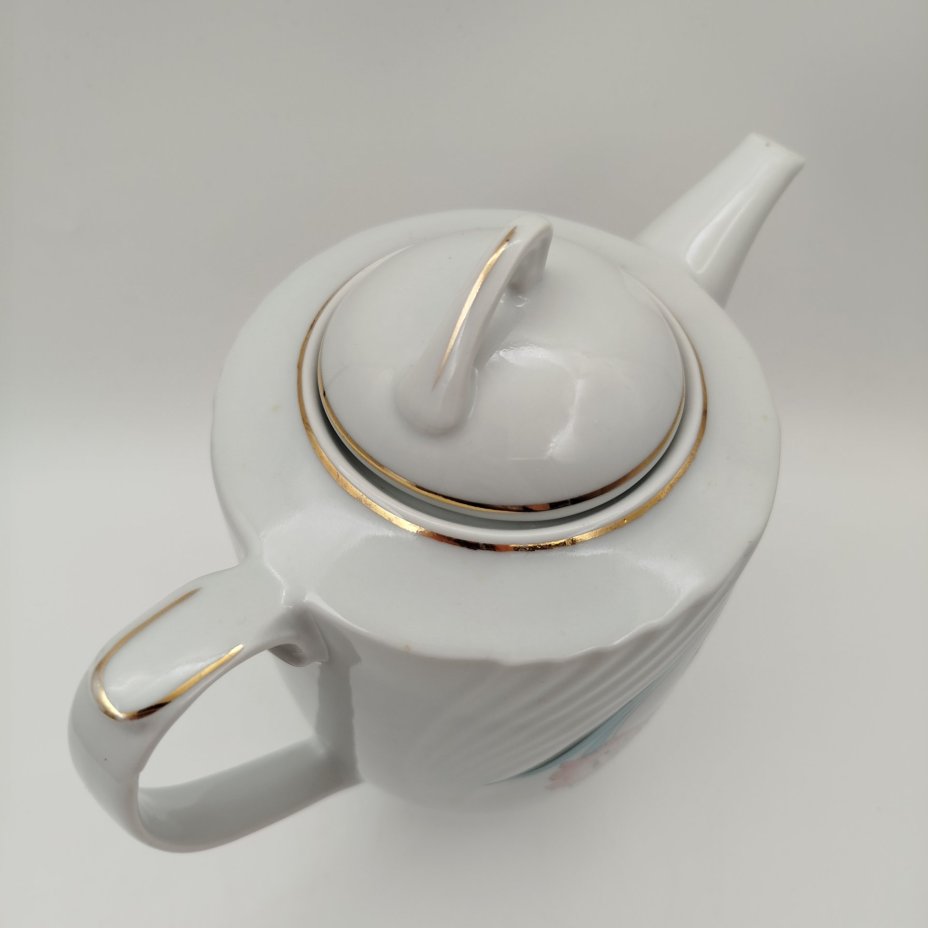 Чайник (кофейник), украшенный цветочным декором, фарфор, деколь, золочение, Cluj-Napoca Porcelain, Румыния, 1970-1990 гг.
