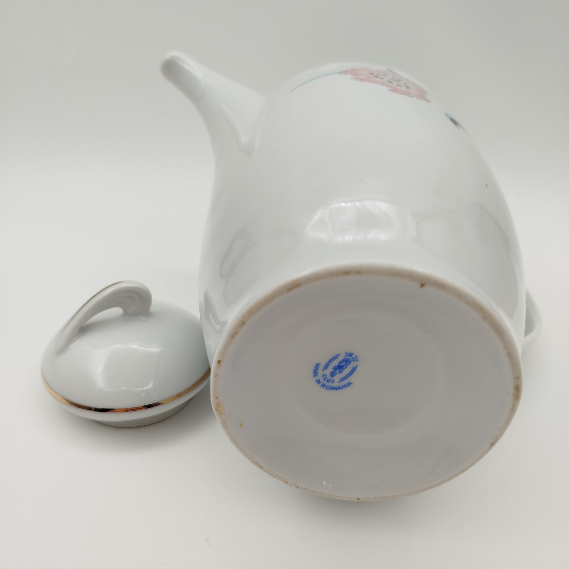 Чайник (кофейник), украшенный цветочным декором, фарфор, деколь, золочение, Cluj-Napoca Porcelain, Румыния, 1970-1990 гг.