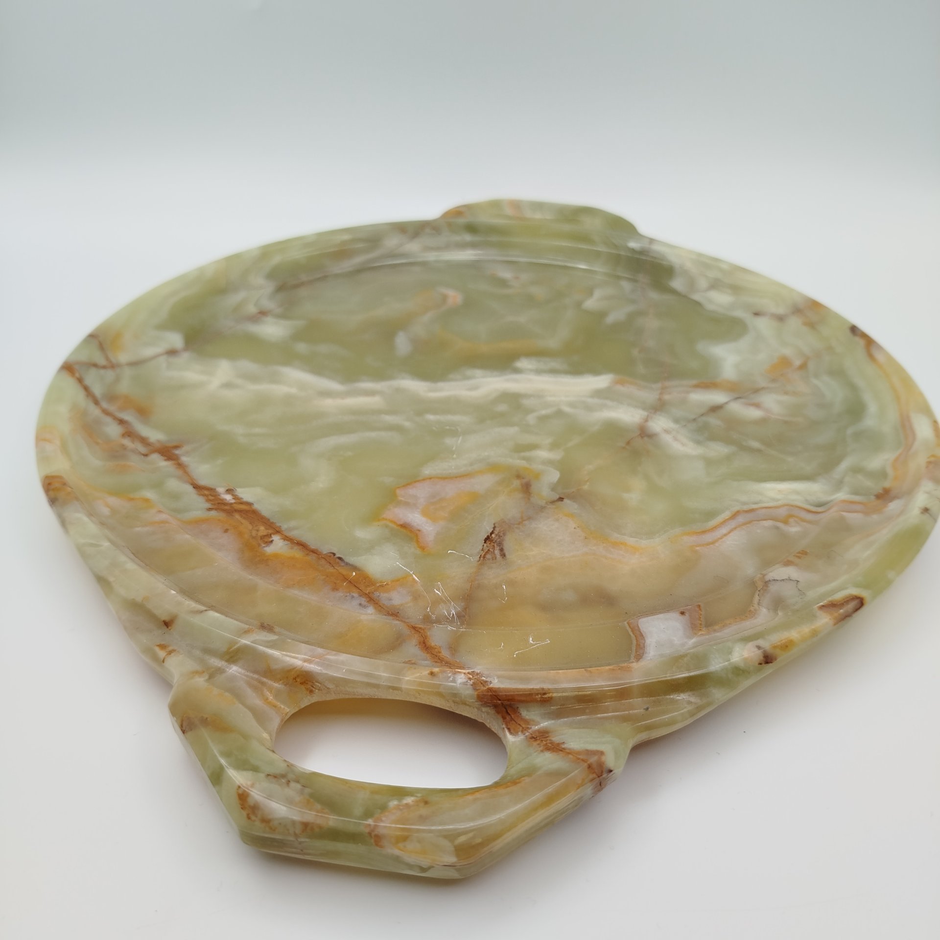 Поднос кофейный круглой формы зеленовато-коричневого цвета, оникс, резьба, Азия, 2000-2015 гг.