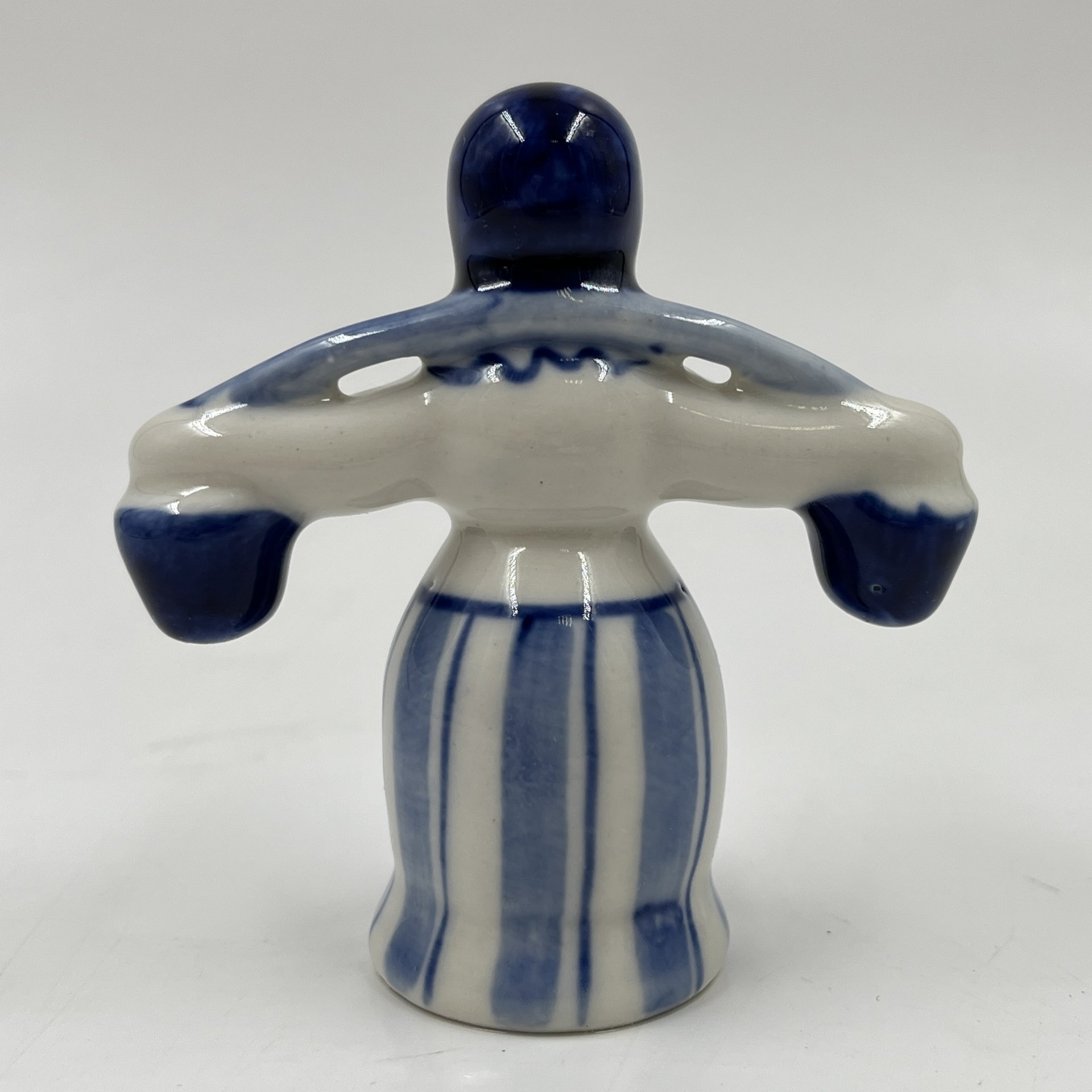 Статуэтка "Девушка с коромыслом", Гжель, фарфор, роспись, СССР, 1980-1990 гг.