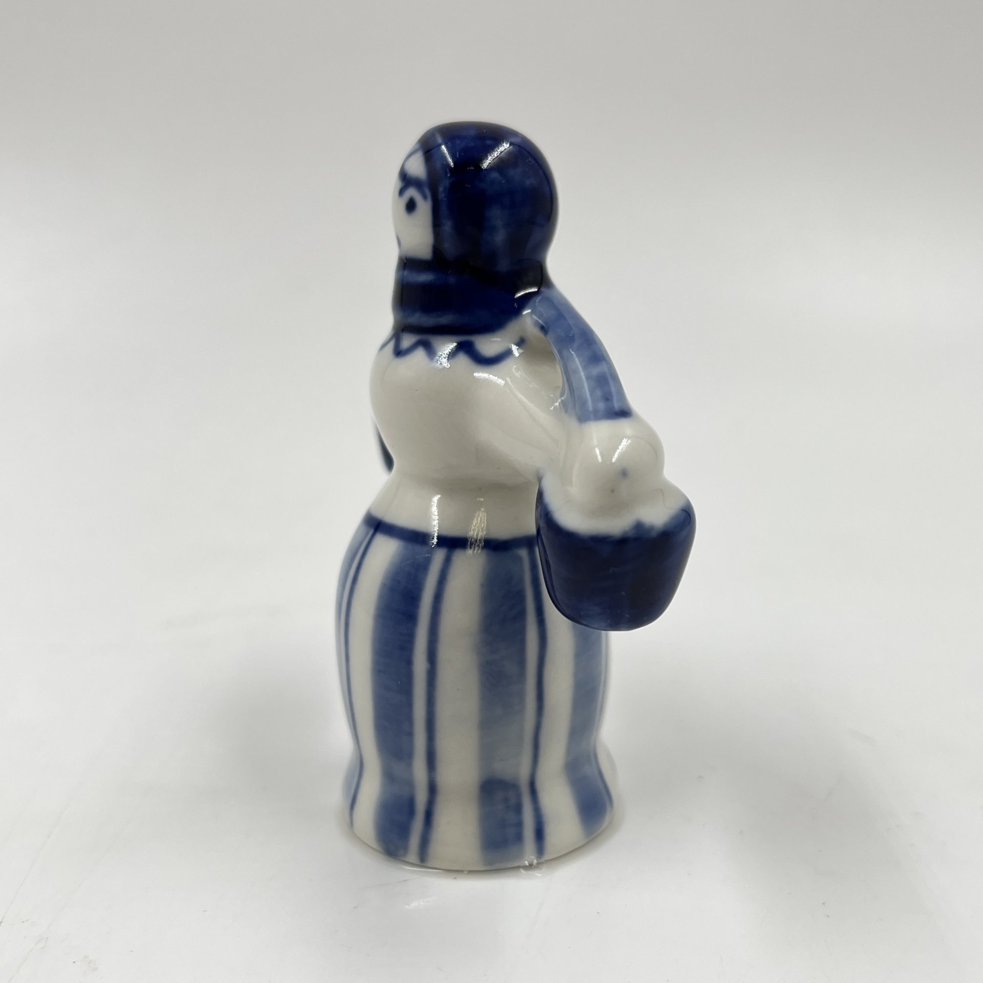 Статуэтка "Девушка с коромыслом", Гжель, фарфор, роспись, СССР, 1980-1990 гг.