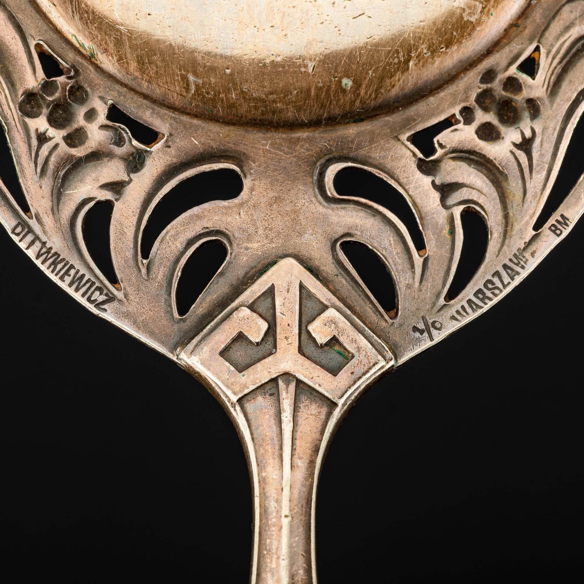 Лопатка для торта с растительным декором в стиле модерн, металл, серебрение, Plewkiewicz & Co. (Фабрика Романа Плевкевича), Царство Польское, 1890-1915 гг.