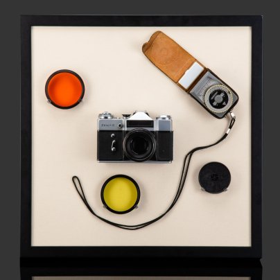 Настенная композиция, оформленная в современную раму "Фотоаппарат Zenit-E и оборудование для фото", металл, пластик, дерево, текстиль, СССР, 1970-1990 гг.