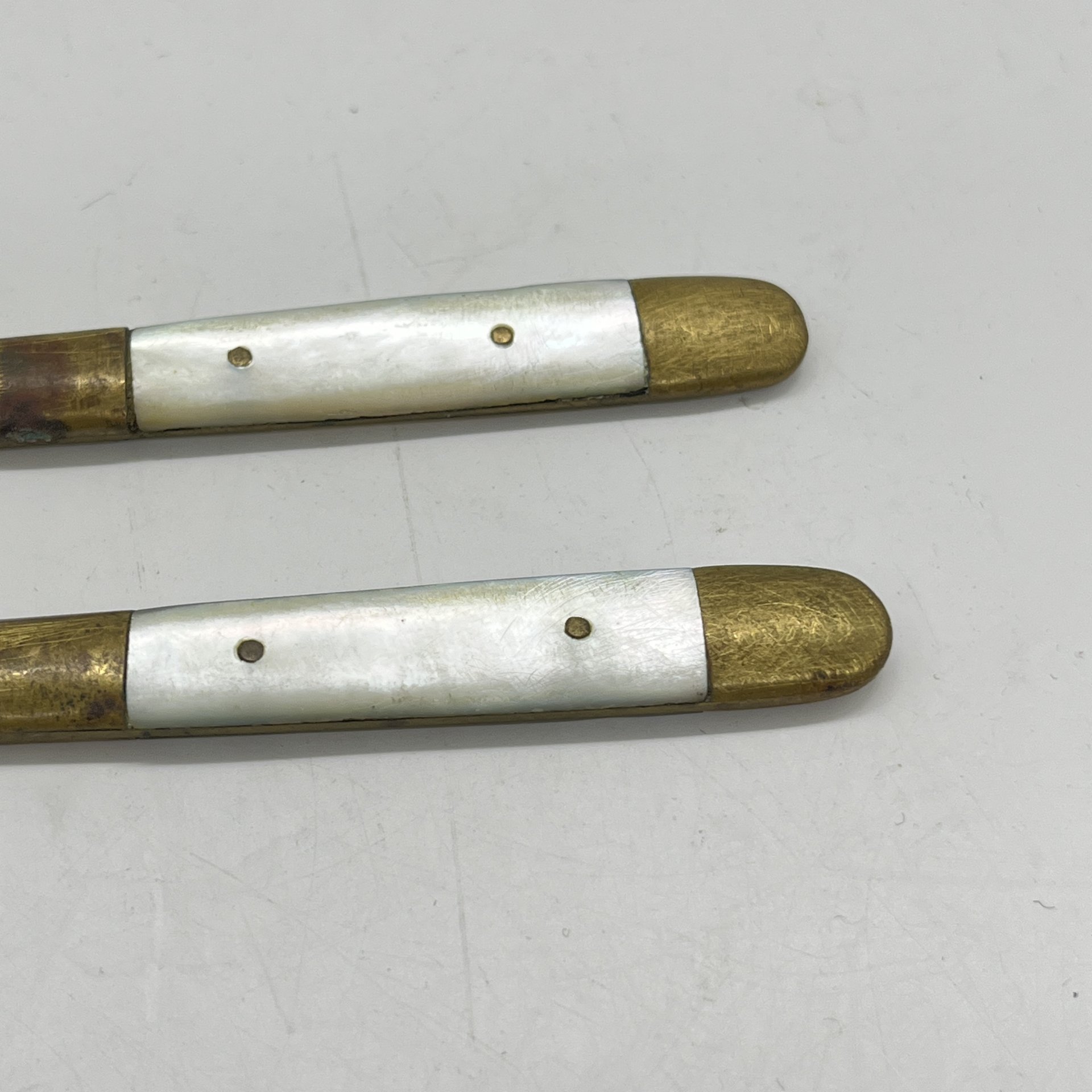 Пара фруктовых ножей с перламутровыми накладками на ручках, Uchatius Bronce, латунь, перламутр, Германия, 1910-1930 гг.