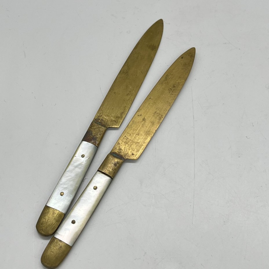 Пара фруктовых ножей с перламутровыми накладками на ручках, Uchatius Bronce