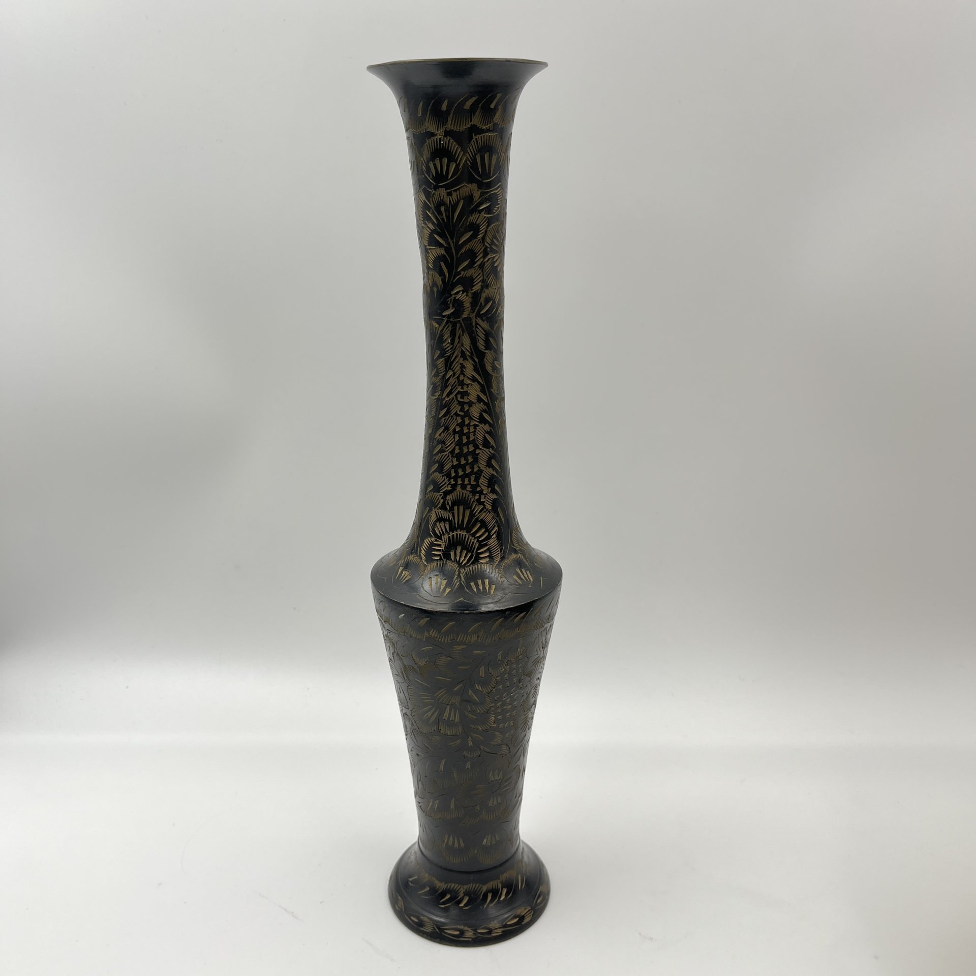 Ваза в восточном стиле, украшенная растительным декором, латунь, гравировка, Индия, 1970-1990 гг.