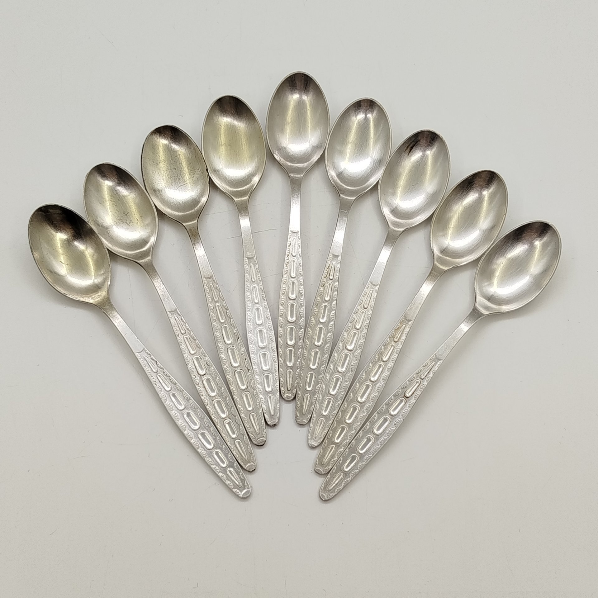 Набор из девяти чайных ложек с орнаментальным декором в коробке