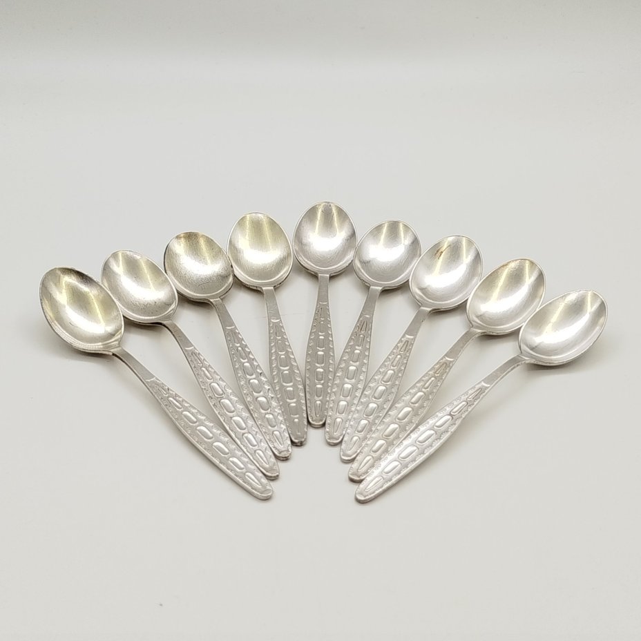 Набор из девяти чайных ложек с орнаментальным декором в коробке
