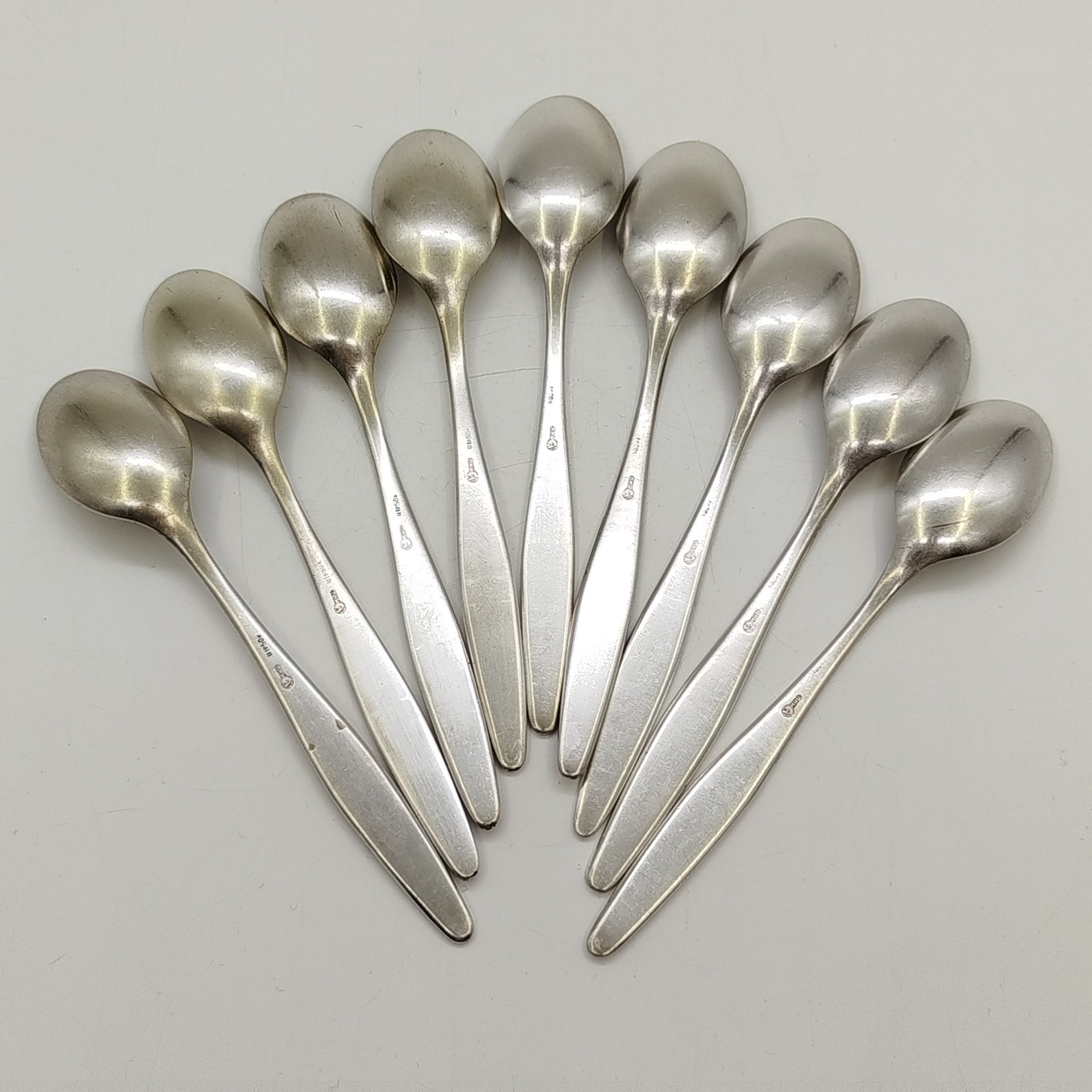 Набор из девяти чайных ложек с орнаментальным декором в коробке