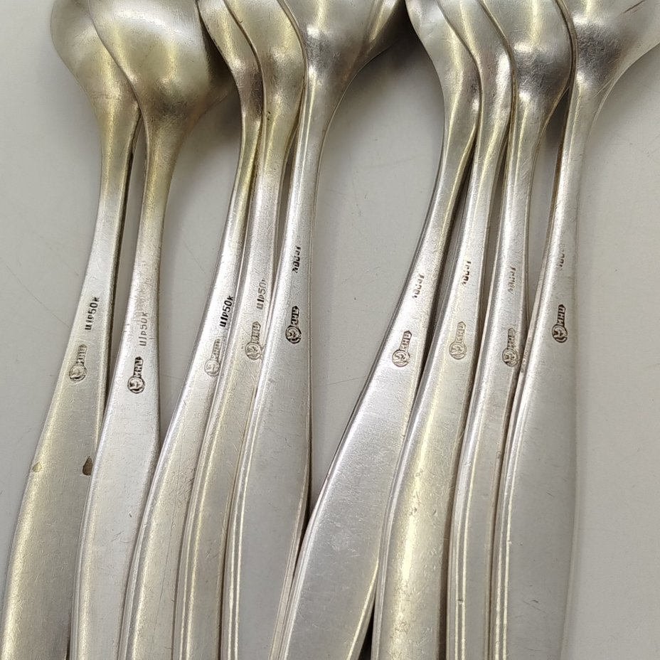 Набор из девяти чайных ложек с орнаментальным декором в коробке