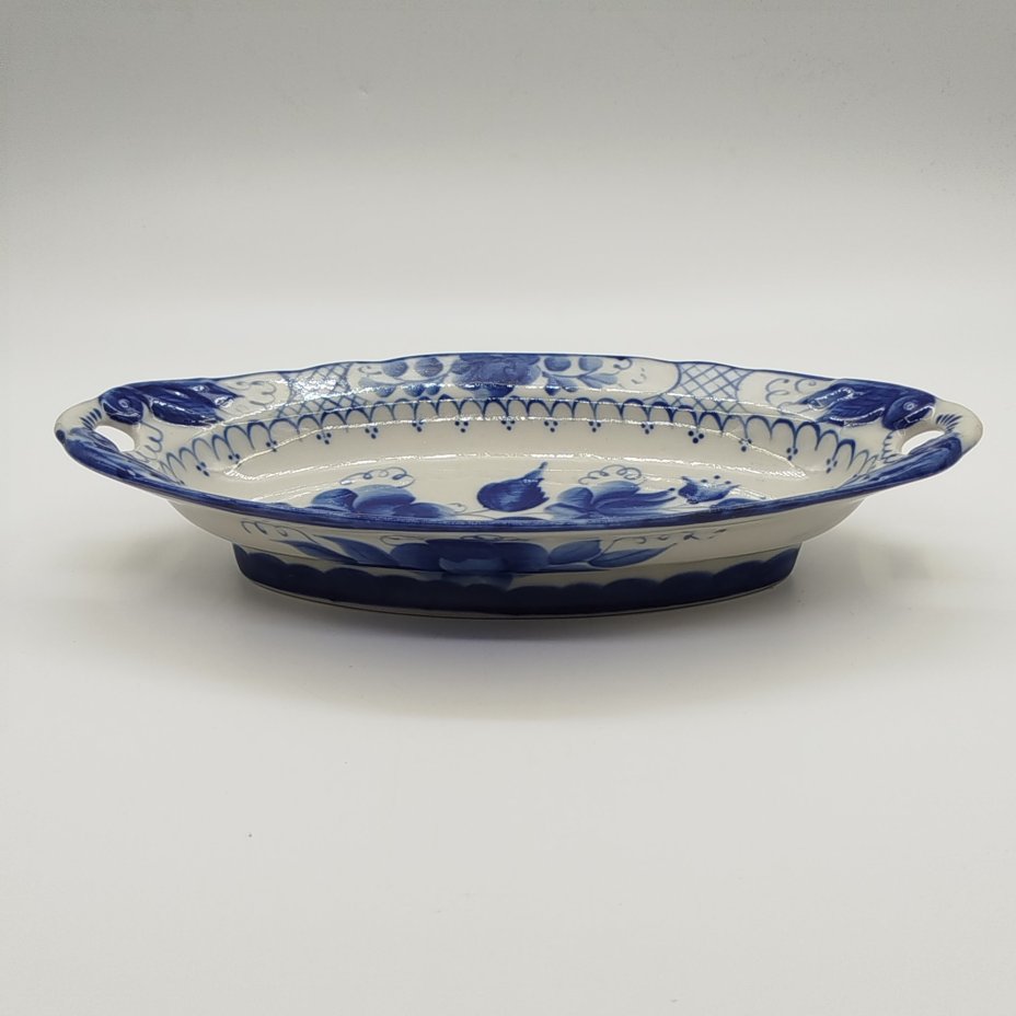 Блюдо сервировочное овальной формы с двумя ручками, украшенное цветочным декором, Гжель