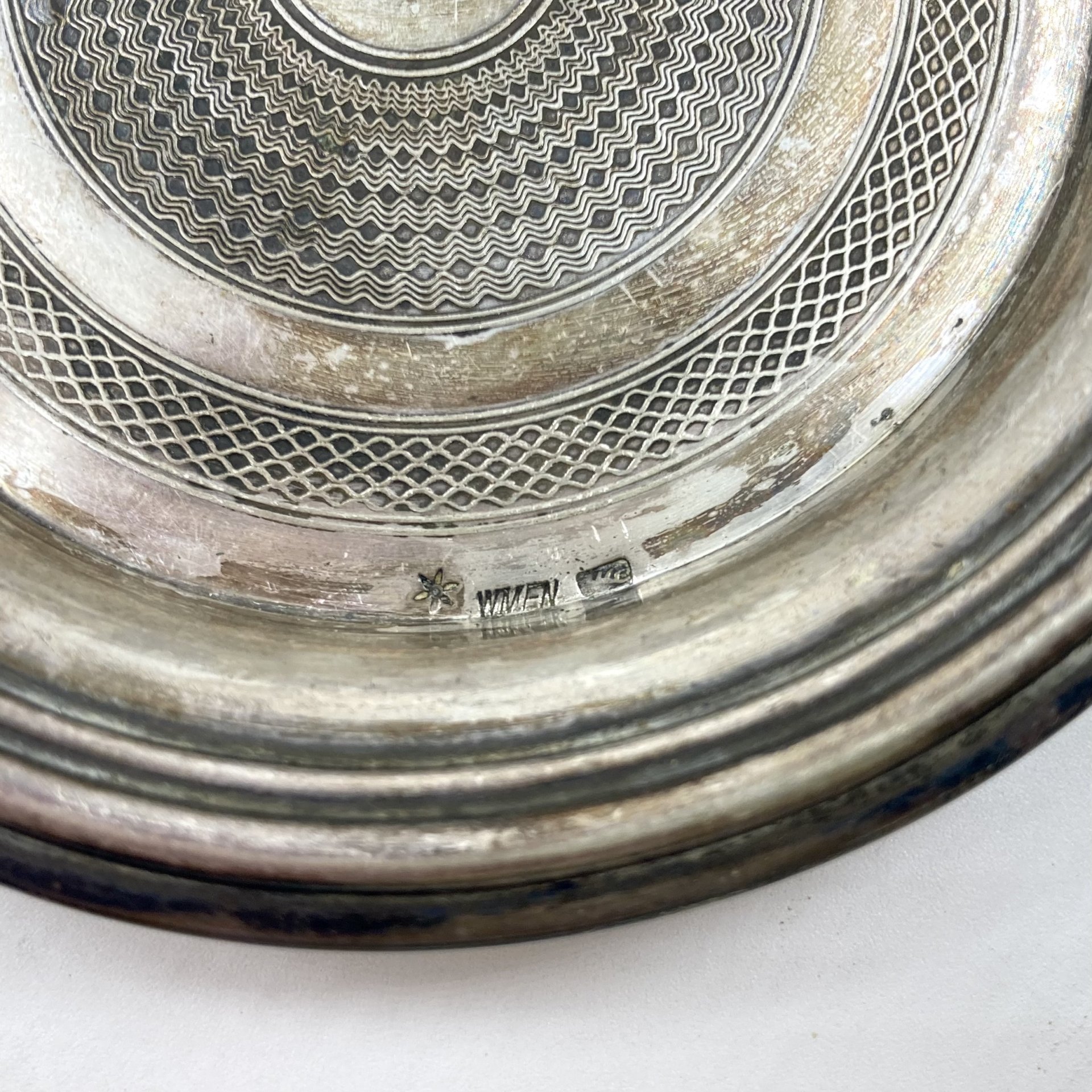 Подставка для чашки с геометрическим узором, латунь, серебрение, Württembergische Metallwarenfabrik (WMF), Württembergische Metallwarenfabrik (WMF)