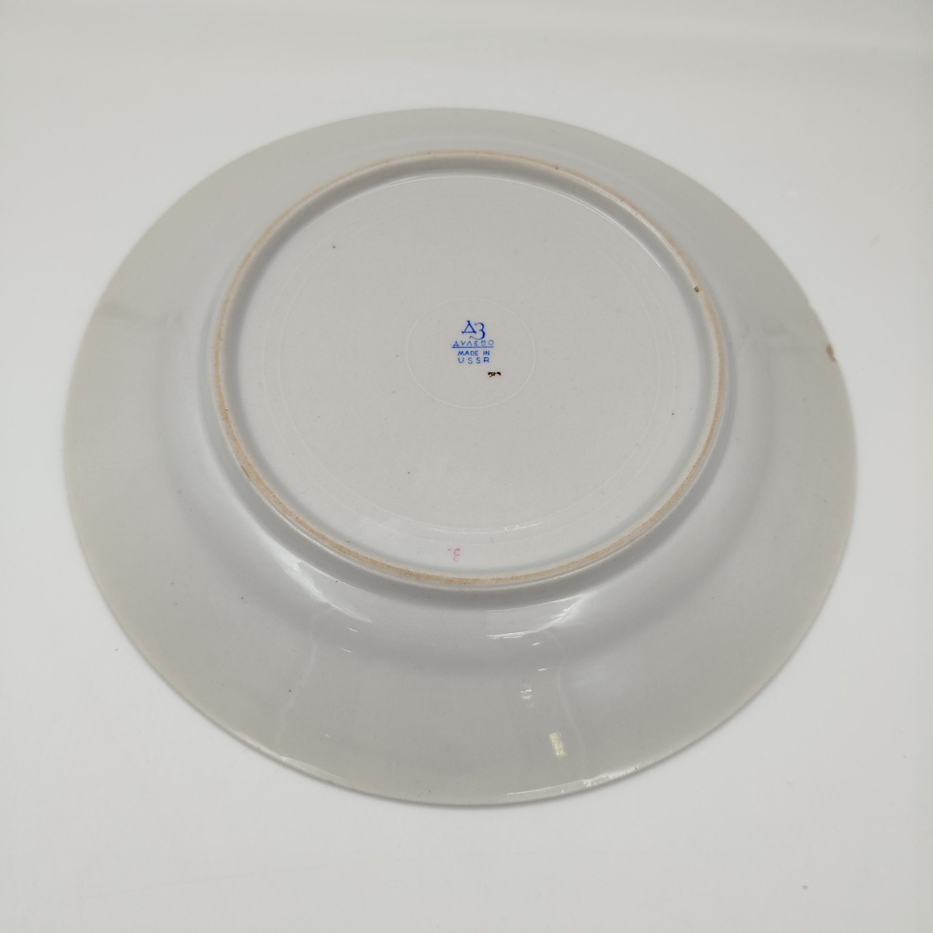 Тарелка "Золотой олень", автор росписи П.В. Леонов, фарфор, крытье, роспись, золочение, Дулевский фарфоровый завод (Дулёво), СССР, 1952-1964 гг.