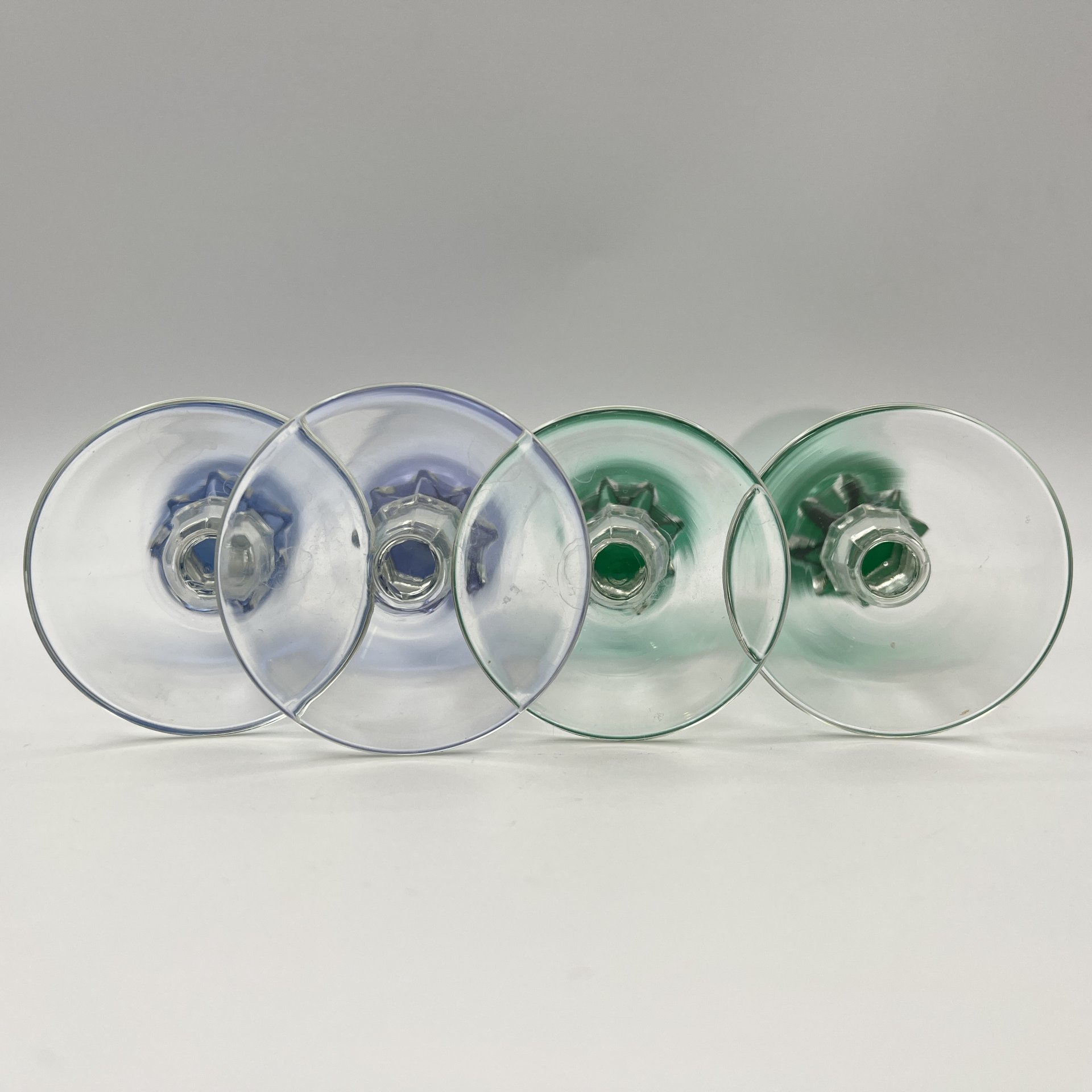 Набор бокалов для шампанского различных оттенков "Суздаль" на 4 персоны, автор В. С. Муратов