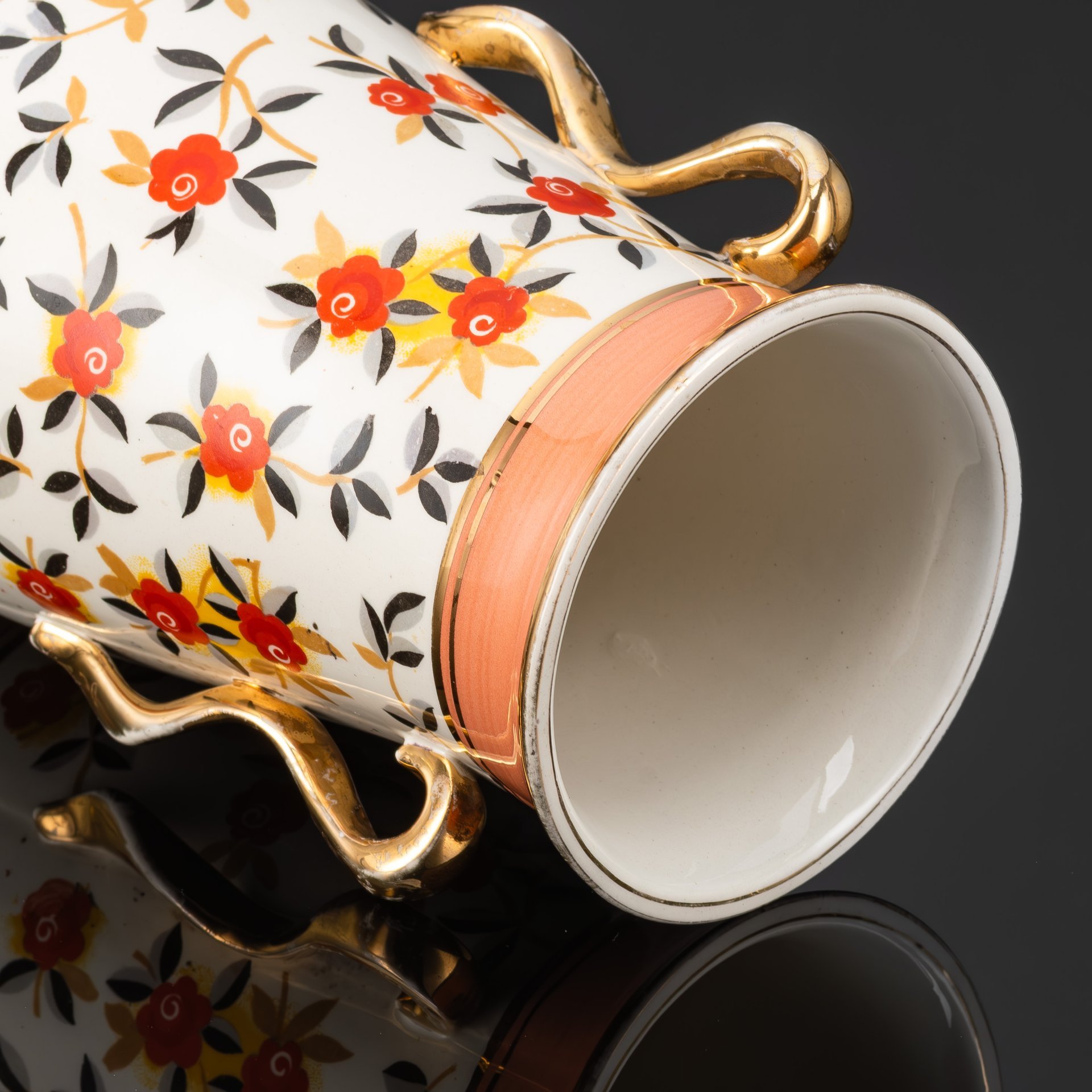 Ваза розового отенка с цветочным декором, дизайнер Раймонд Шевалье (Raymond Chevalier), керамика, крытье, золочение, деколь, Boch Freres Keramis, Бельгия, 1940-1950 гг.