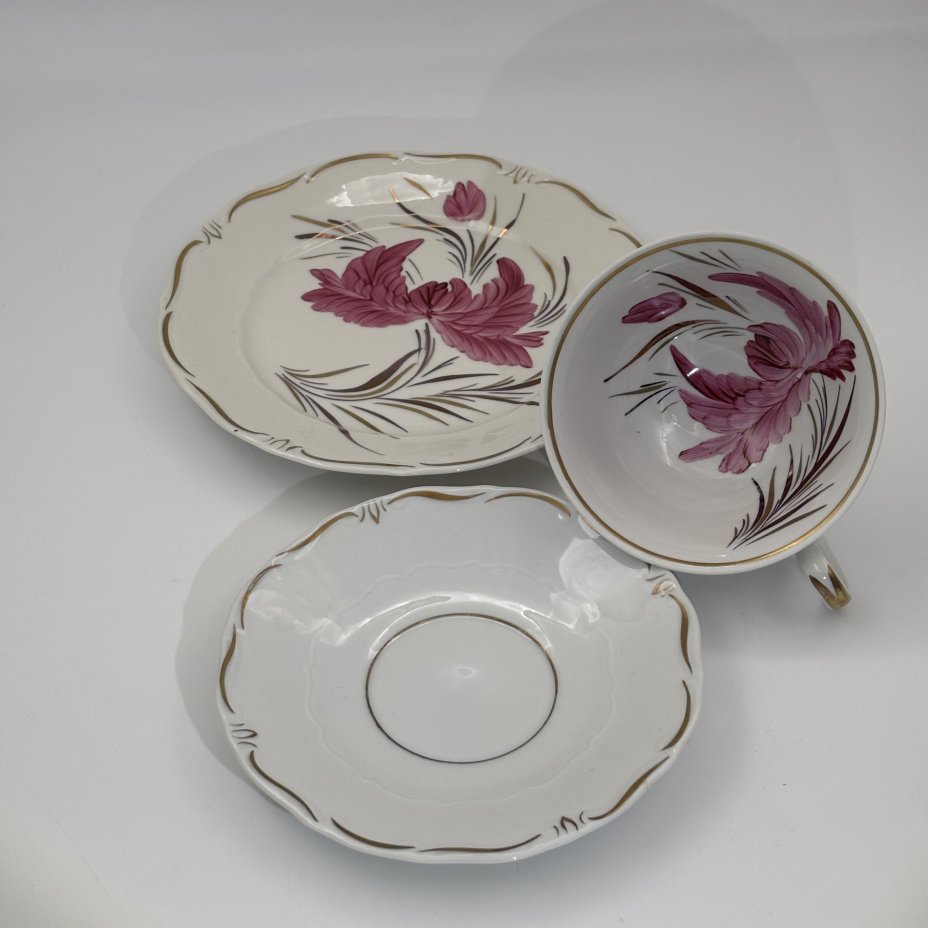Трио чайное с цветочным декором пурпурного оттенка, фарфор, роспись, золочение, Weimar Porzellan (Веймарский фарфор), ГДР, 1949-1980 гг.