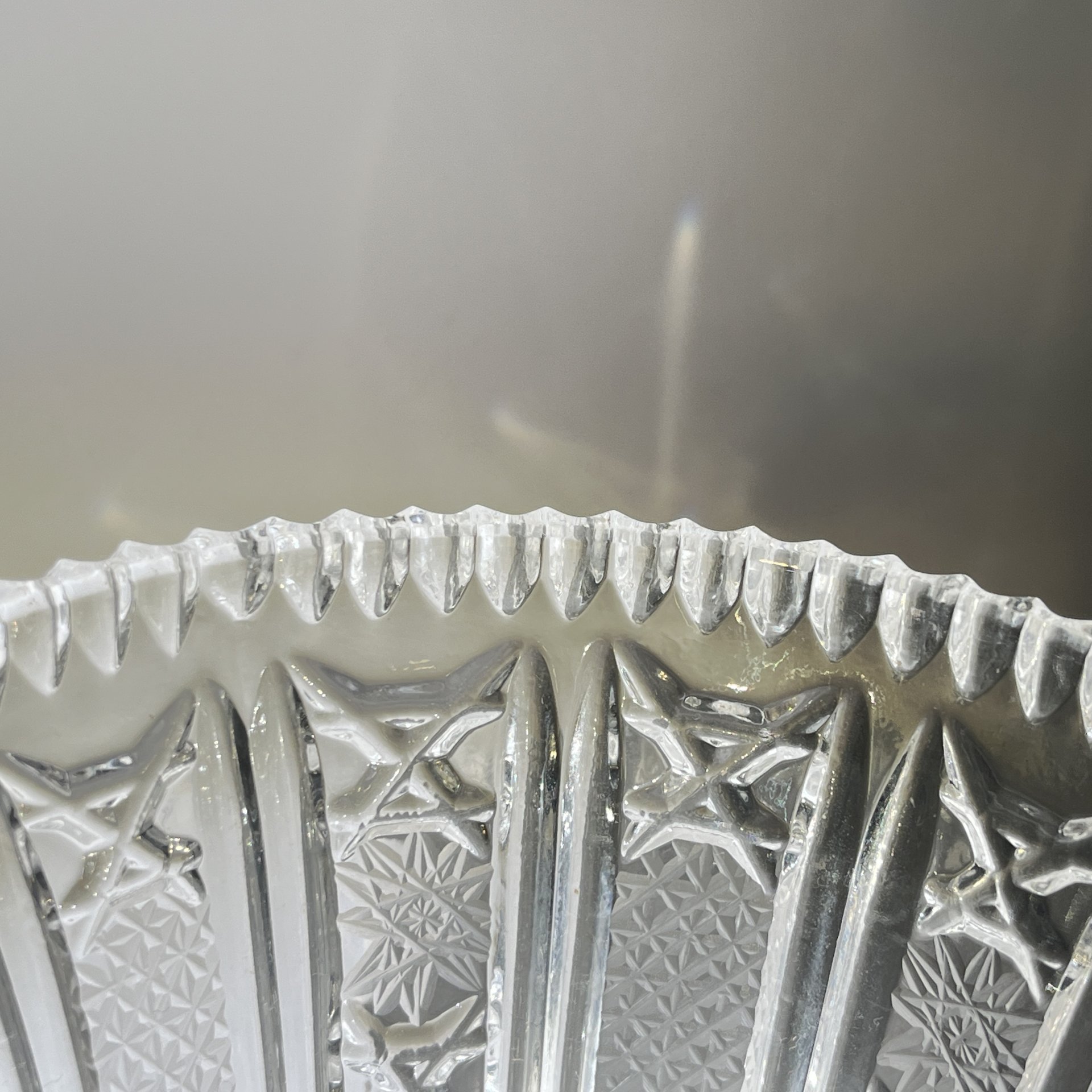 Конфетница с резным геометрическим декором, хрусталь, пресс, алмазная грань, Югославия, 1970-1990 гг.