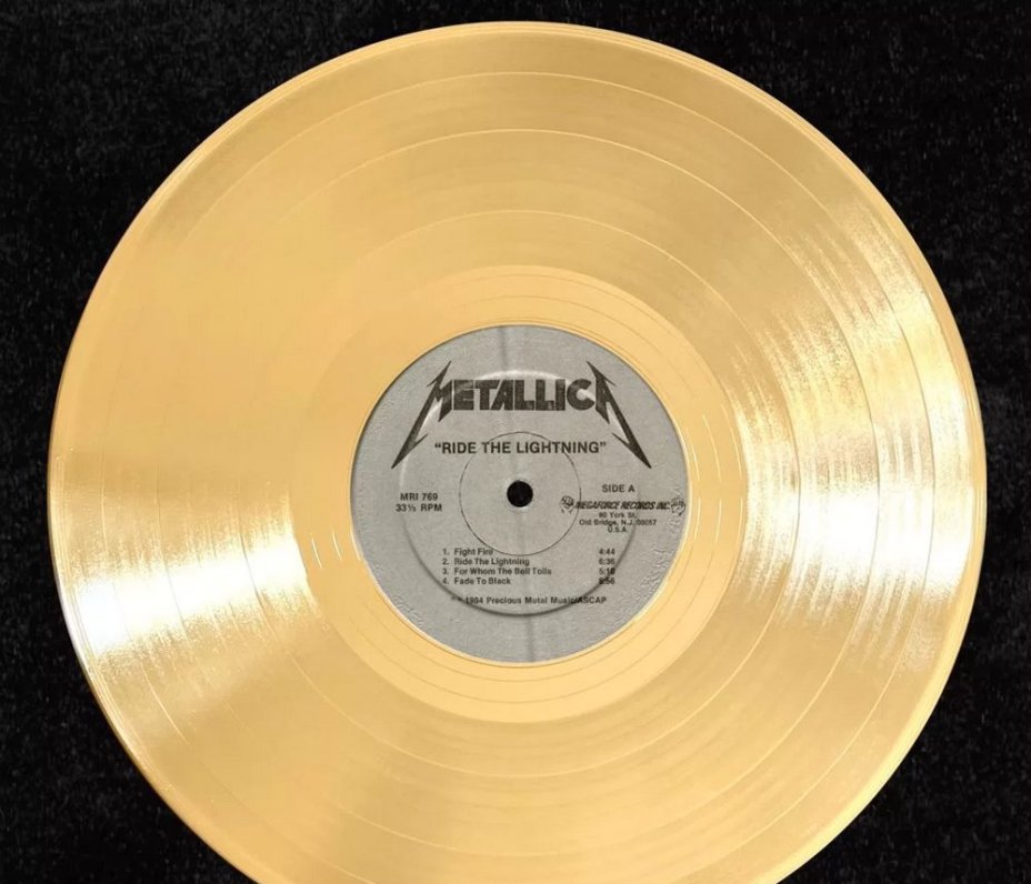 Пластинка в рамке "Metallica"