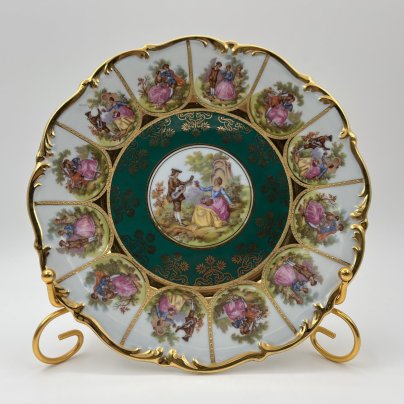 Тарелка, украшенная изображением сюжетов по картинам Жан-Оноре Фрагонара, фарфор, деколь, золочение, DW Karlsbader, Чехия, 1970-1990 гг.