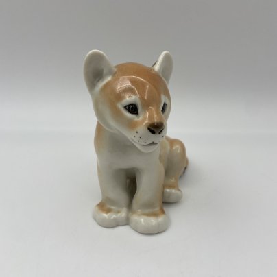Статуэтка "Львенок сидящий", скульптор Воробьев Б.Я., фарфор, роспись, Ленинградский фарфоровый завод (ЛФЗ), СССР, 1970-1990 гг.