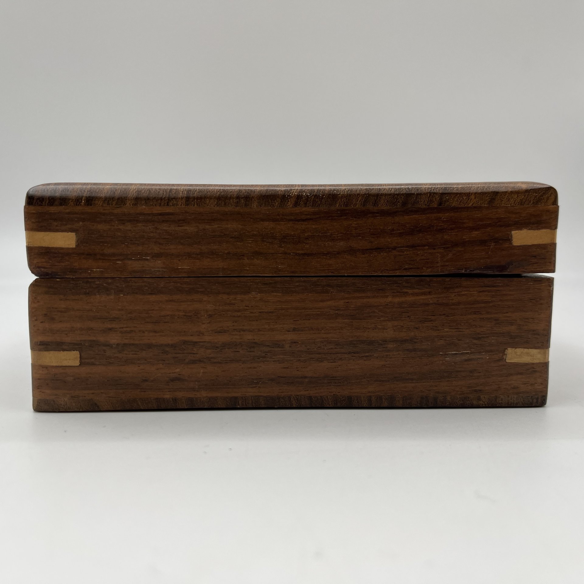 Солнечные часы и компас в кофре