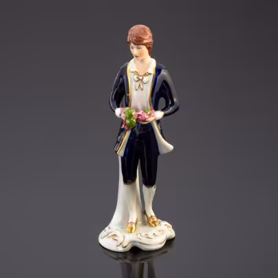 Статуэтка "Кавалер с цветами", Royal Dux