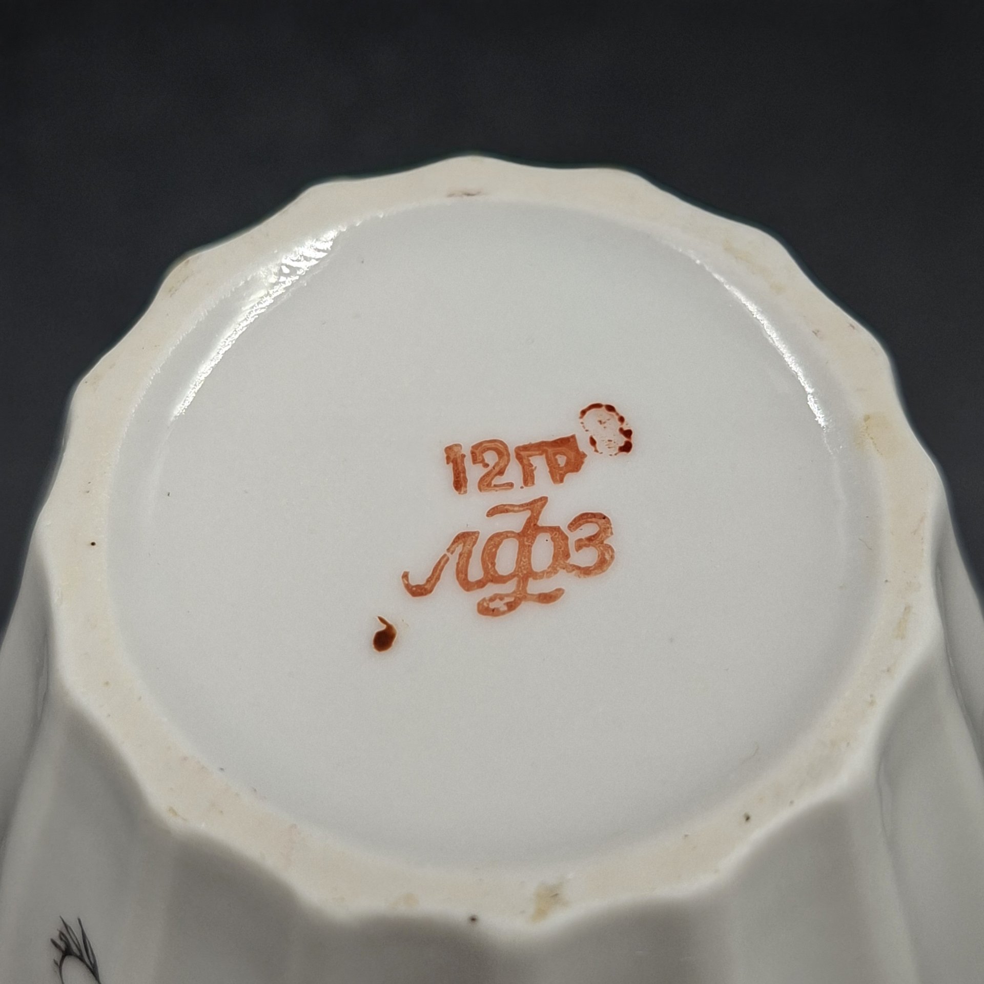 Пара чайная с декором в виде желтых цветов, форма "Лучистая", фарфор, деколь, роспись, золочение, Ленинградский фарфоровый завод (ЛФЗ), СССР, 1970-1992 гг.