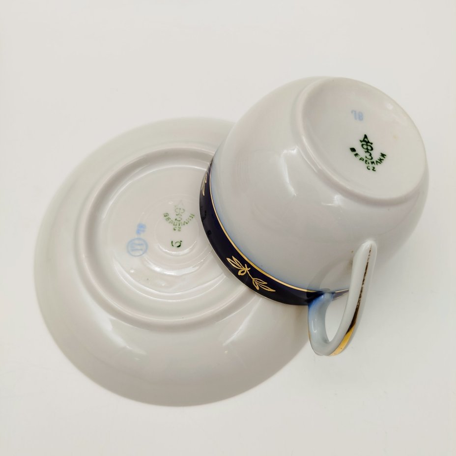 Пара чайная с синим кантом и растительным декором, фарфор, крытье кобальтом, золочение, Дмитровский фарфоровый завод (ДФЗ Вербилки), СССР, 1954-1965 гг.