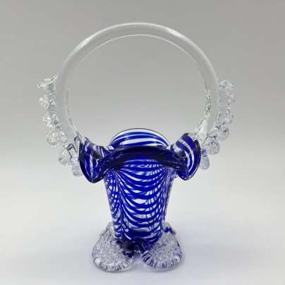 Вазочка в виде корзины, автор А.Ф. Федорков, стекло, гутная техника, «неманская нить», Стеклозавод «Неман», СССР, 1970-1980 гг.
