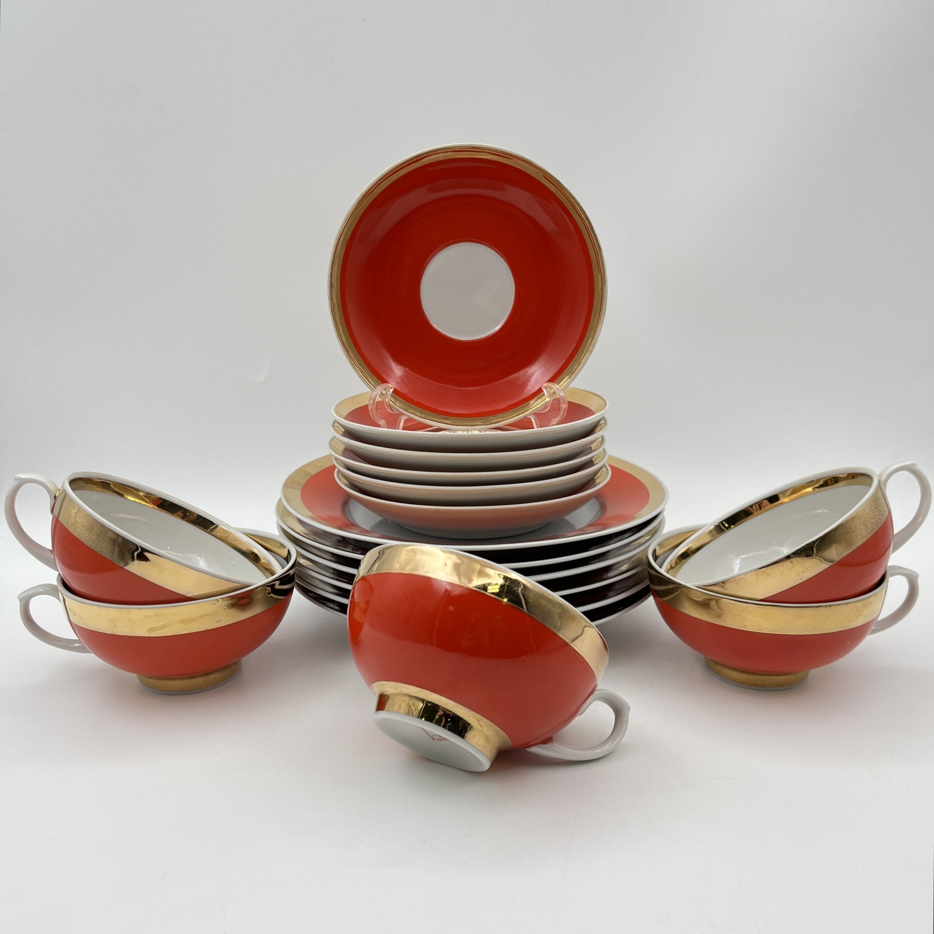 Набор чайных трио ярко оранжевого цвета на 5 персон, форма "Рубин", фарфор, крытье, золочение, Дулевский фарфоровый завод (Дулёво), СССР, 1968-1991 гг.