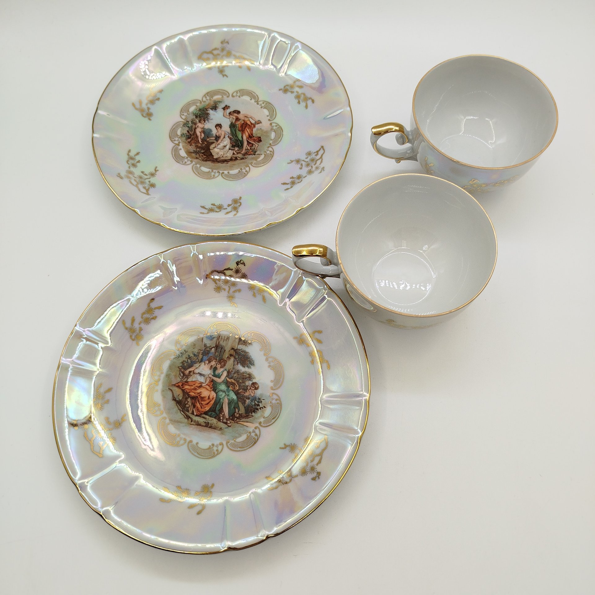 Набор из 2-х десертных тарелок и 2-х чашек "Мадонна"