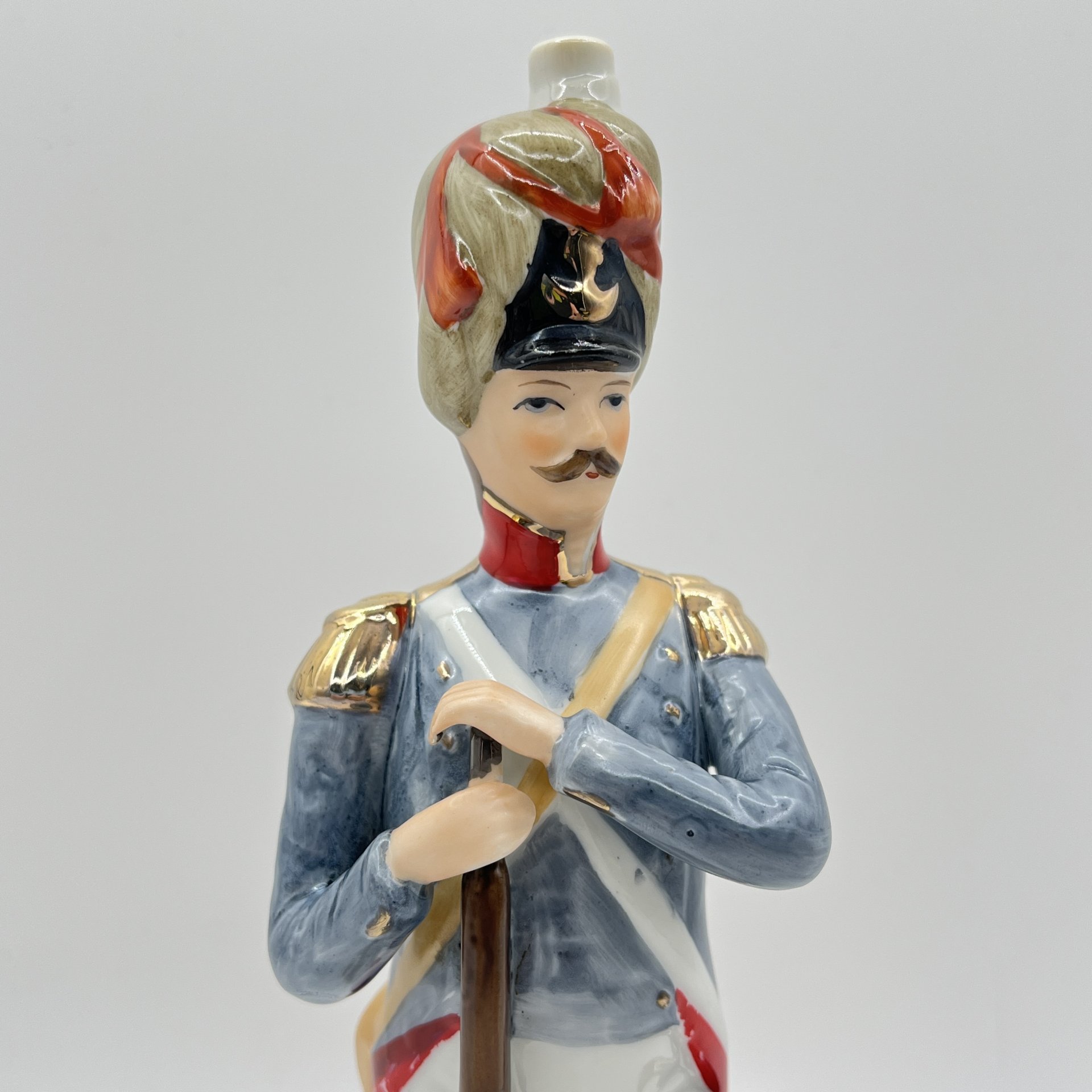 Статуэтка гренадёра гвардии из серии "Армия Наполеона" (Grenadier de la Garde) — фото 2
