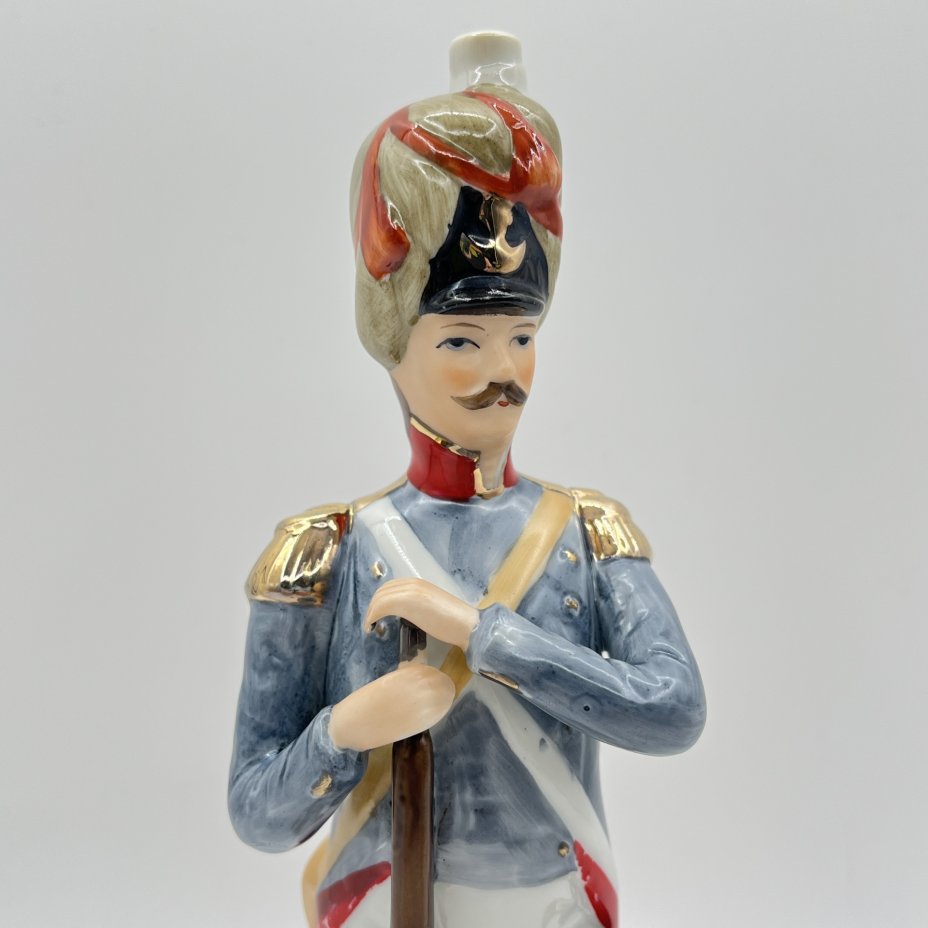 Статуэтка гренадёра гвардии из серии "Армия Наполеона" (Grenadier de la Garde)