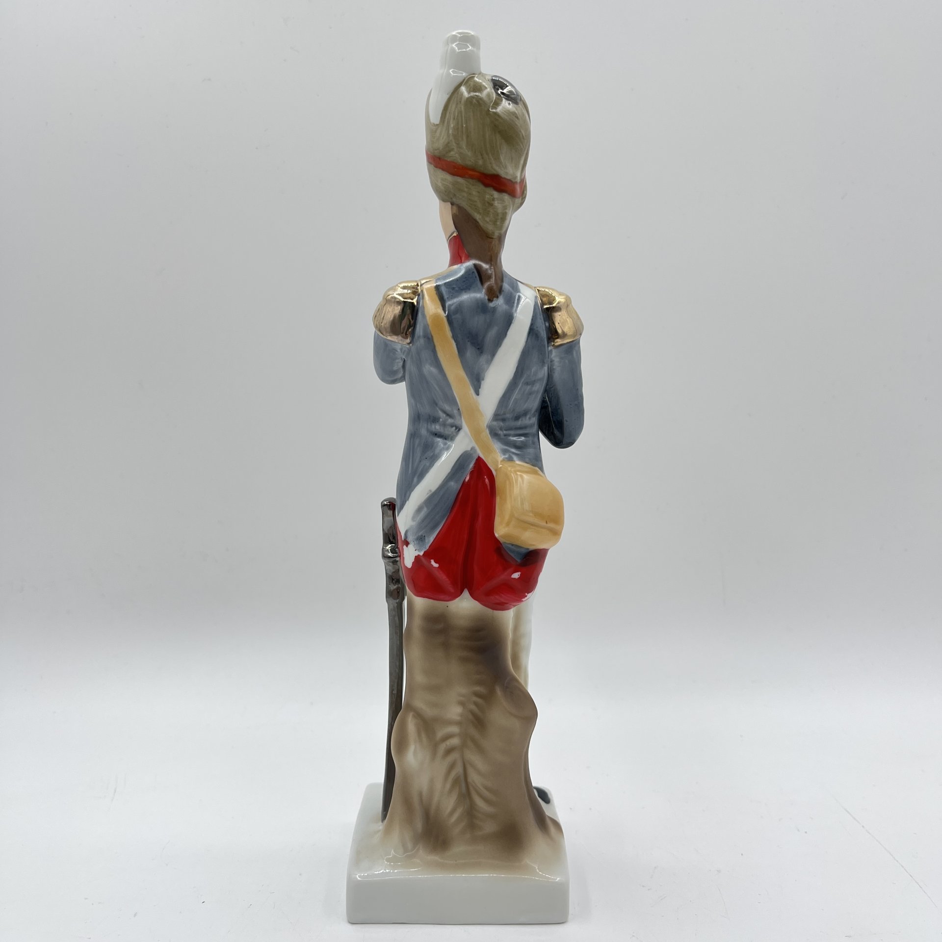 Статуэтка гренадёра гвардии из серии "Армия Наполеона" (Grenadier de la Garde) — фото 4