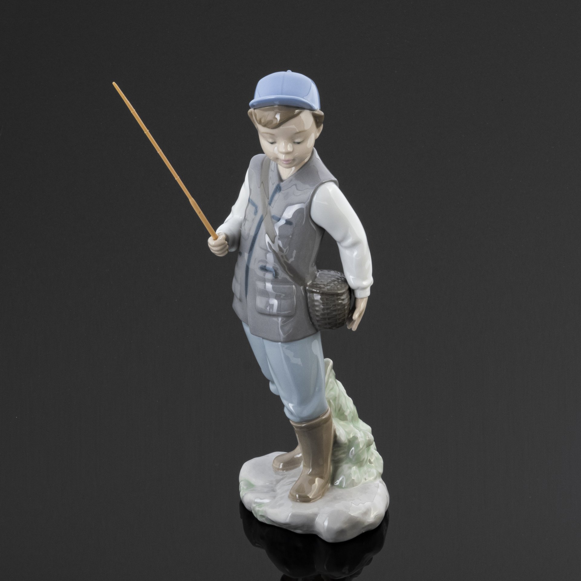 Статуэтка "Мой первый улов" (Рыбак), фарфор, роспись, NAO Porcelain, Испания, 2000-2015 гг.