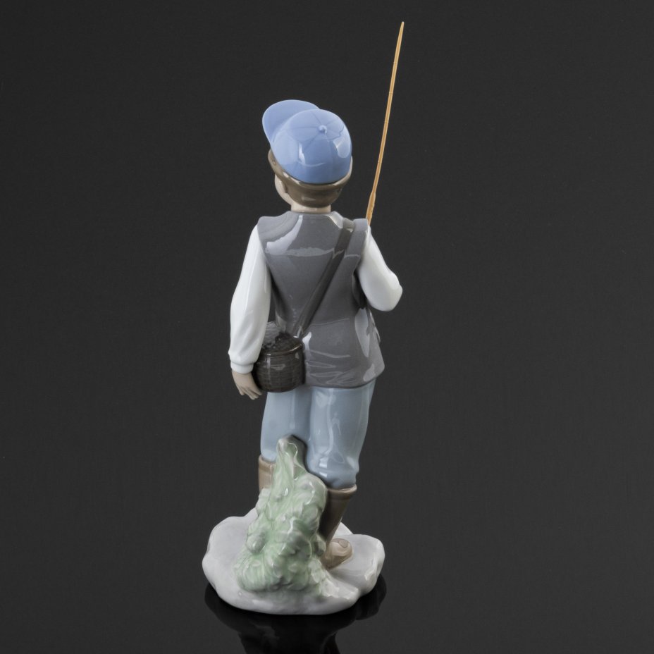 Статуэтка "Мой первый улов" (Рыбак), фарфор, роспись, NAO Porcelain, Испания, 2000-2015 гг., NAO Porcelain