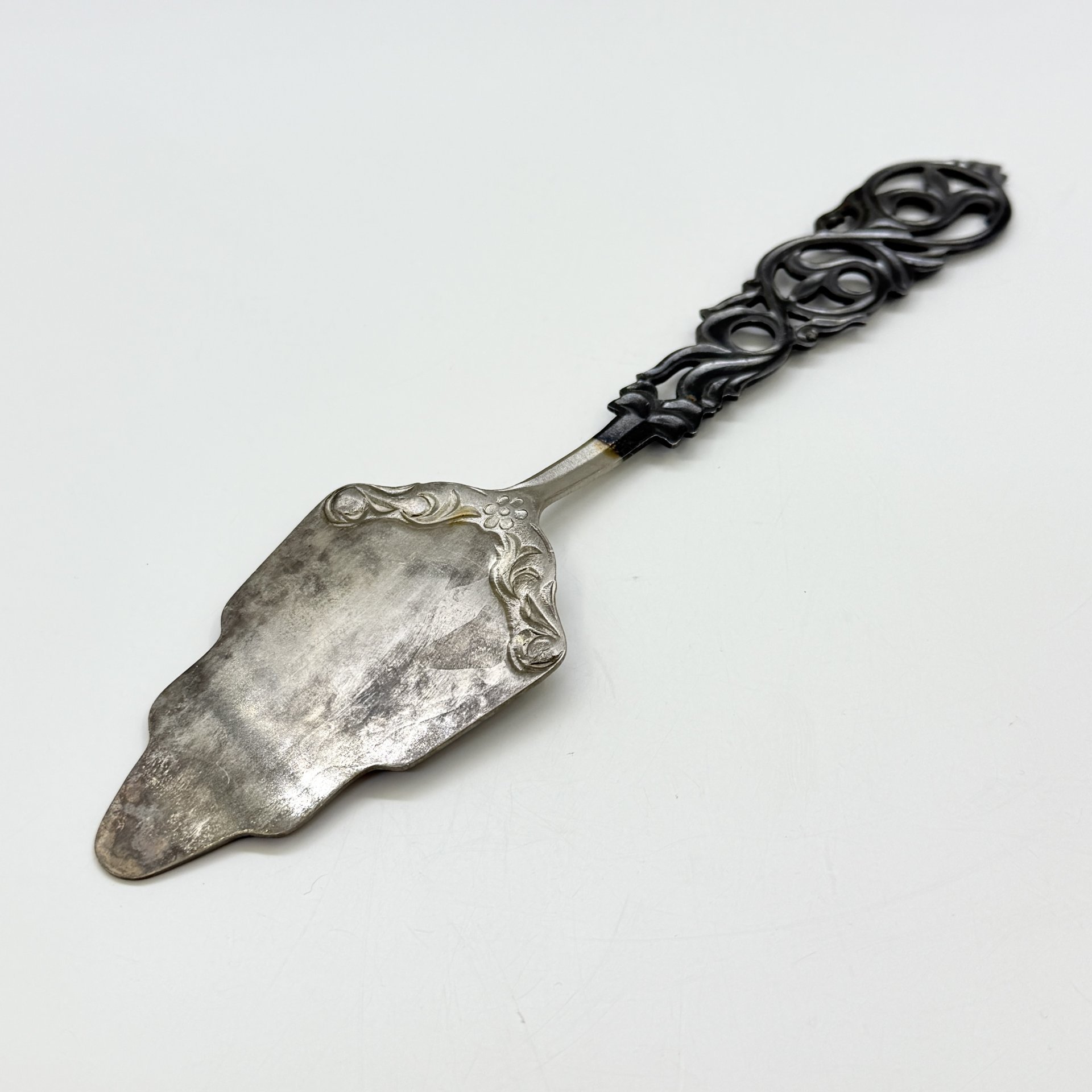 Лопатка для торта с ажурной ручкой, металл, никелирование, СССР, 1970-1990 гг.
