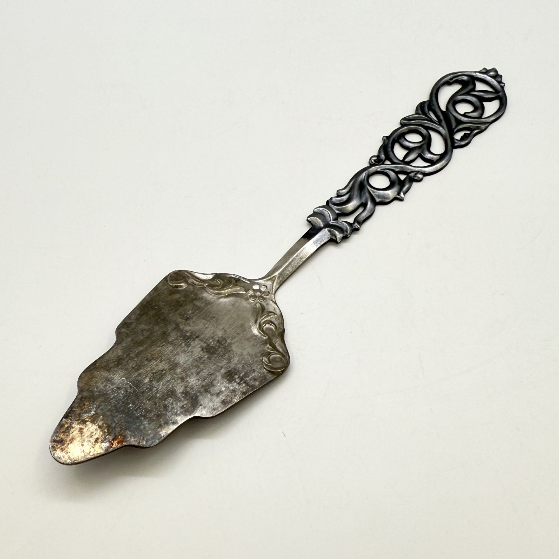 Лопатка для торта с ажурной ручкой, металл, никелирование, СССР, 1970-1990 гг.