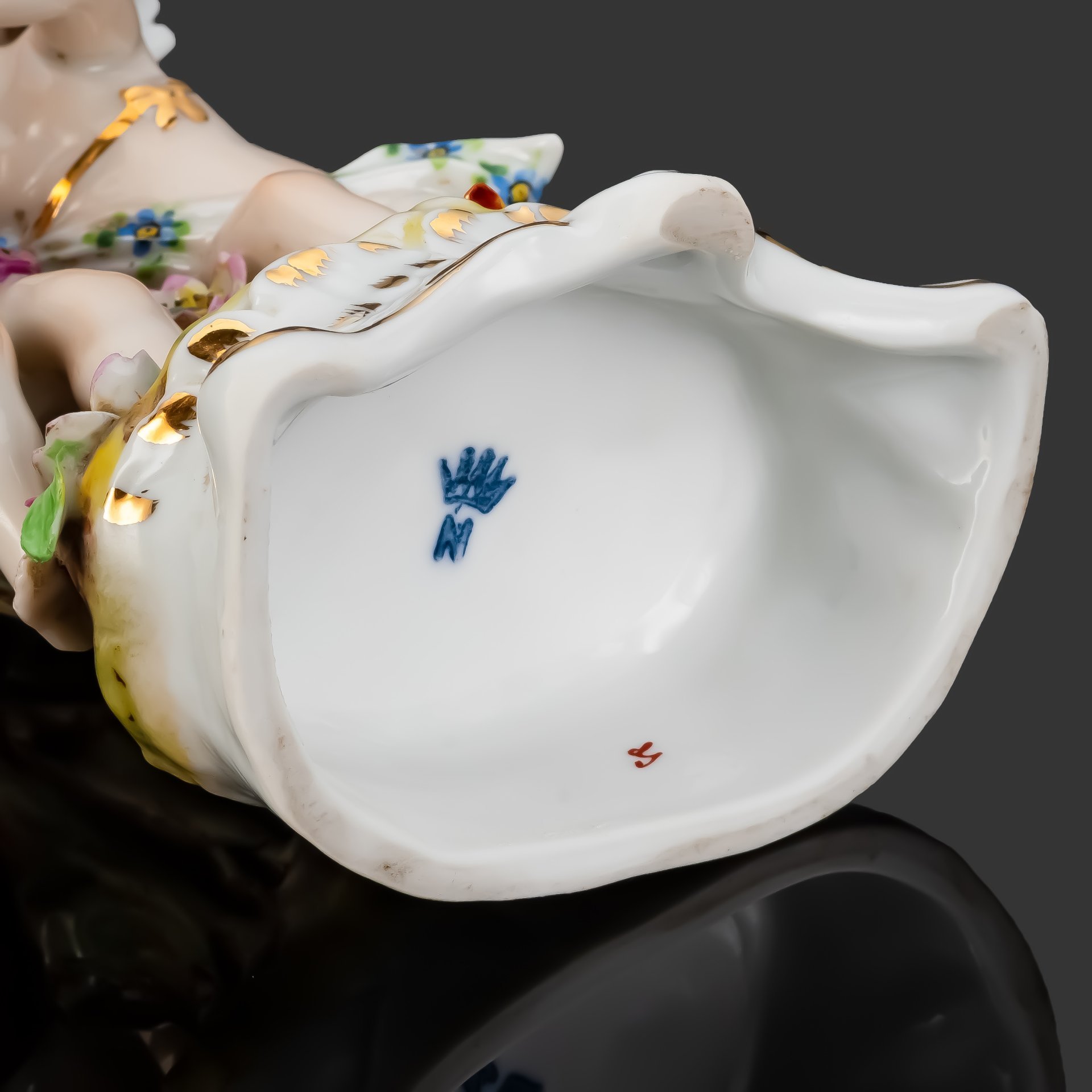 Статуэтка-карандашница "Амуры, борющиеся за сердце", Sandizell, Höffner & Co.